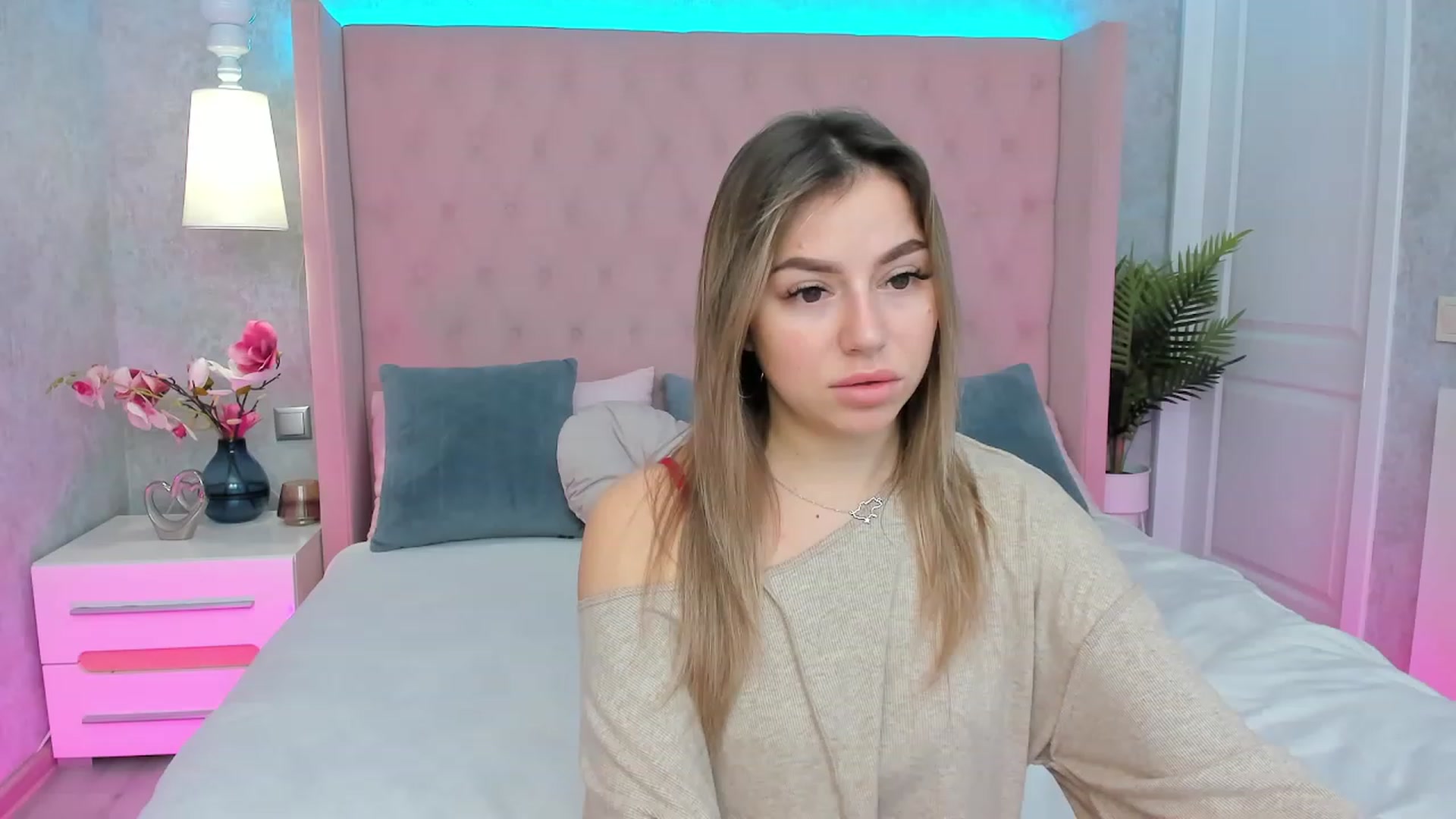 Gallery image thumbnail from SofiBloom's myfreecams stream on, 01/19/2023, 14:27 image 14 of 20