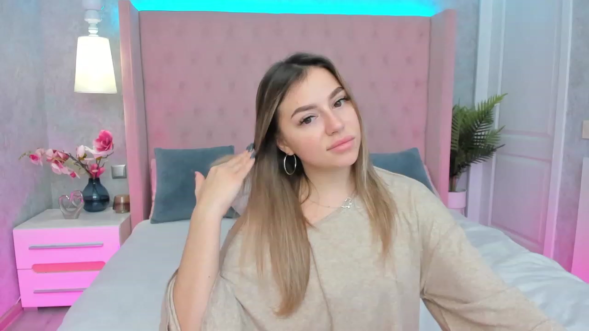 Gallery image thumbnail from SofiBloom's myfreecams stream on, 01/19/2023, 14:27 image 8 of 20
