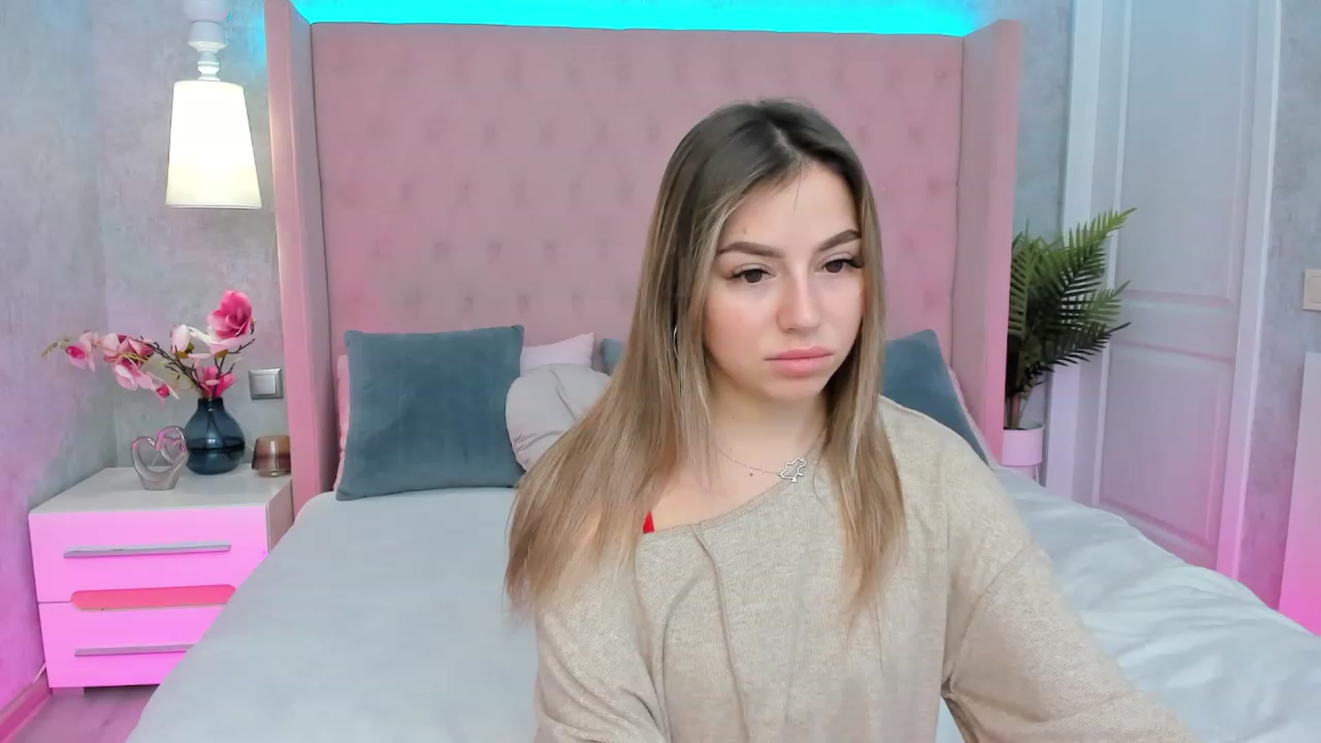 Gallery image thumbnail from SofiBloom's myfreecams stream on, 01/19/2023, 14:27 image 10 of 20