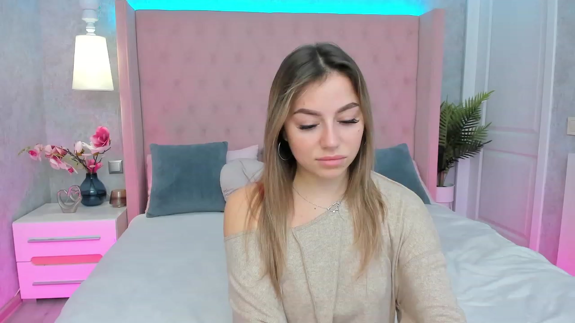 Gallery image thumbnail from SofiBloom's myfreecams stream on, 01/19/2023, 14:27 image 12 of 20