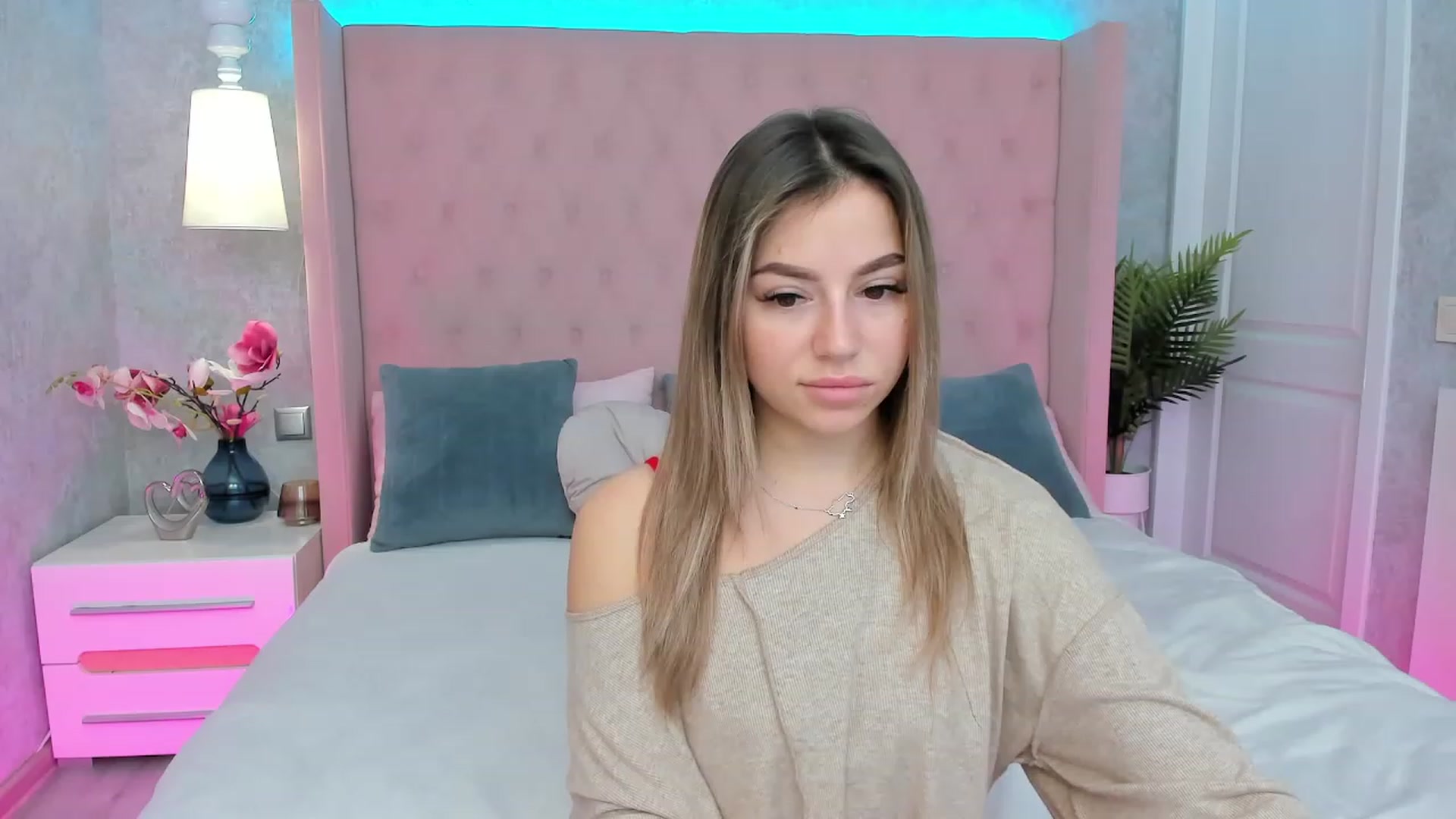 Gallery image thumbnail from SofiBloom's myfreecams stream on, 01/19/2023, 14:27 image 7 of 20