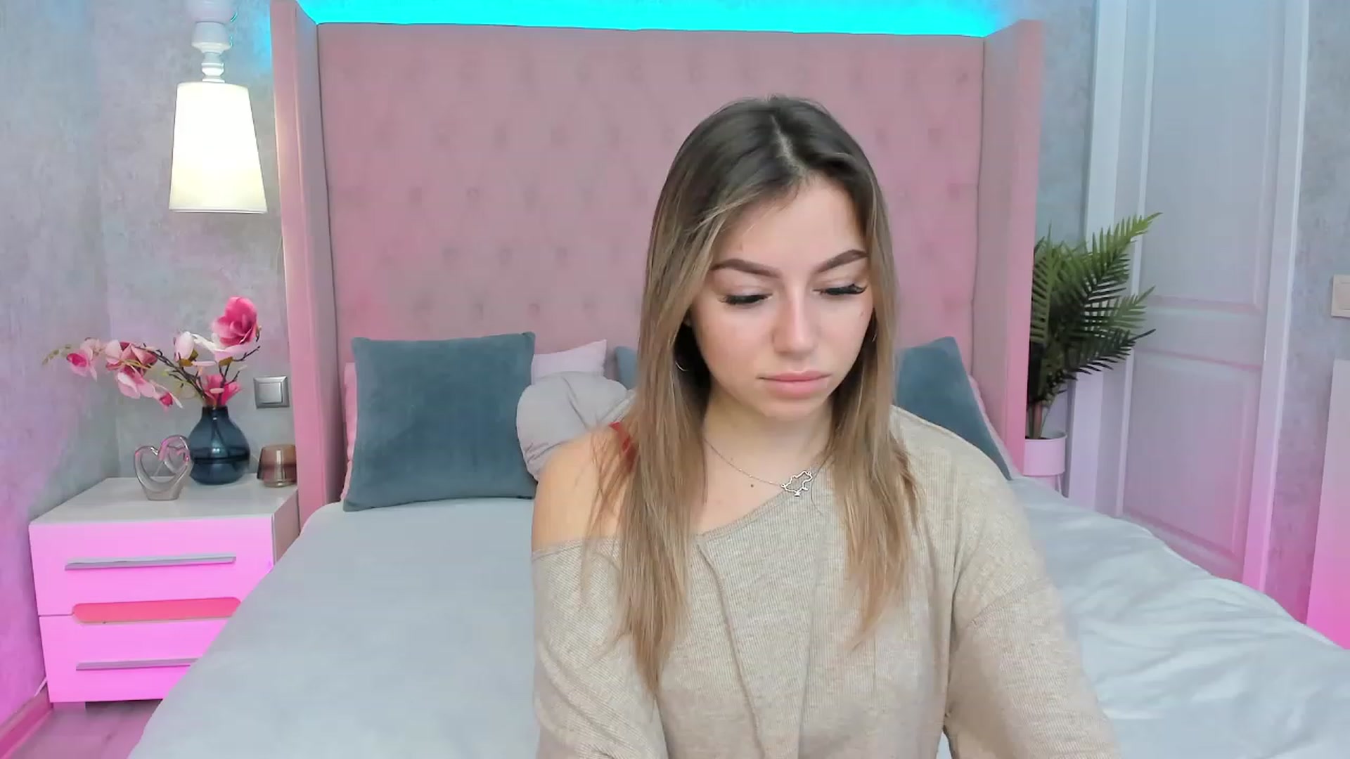 Gallery image thumbnail from SofiBloom's myfreecams stream on, 01/19/2023, 14:27 image 13 of 20