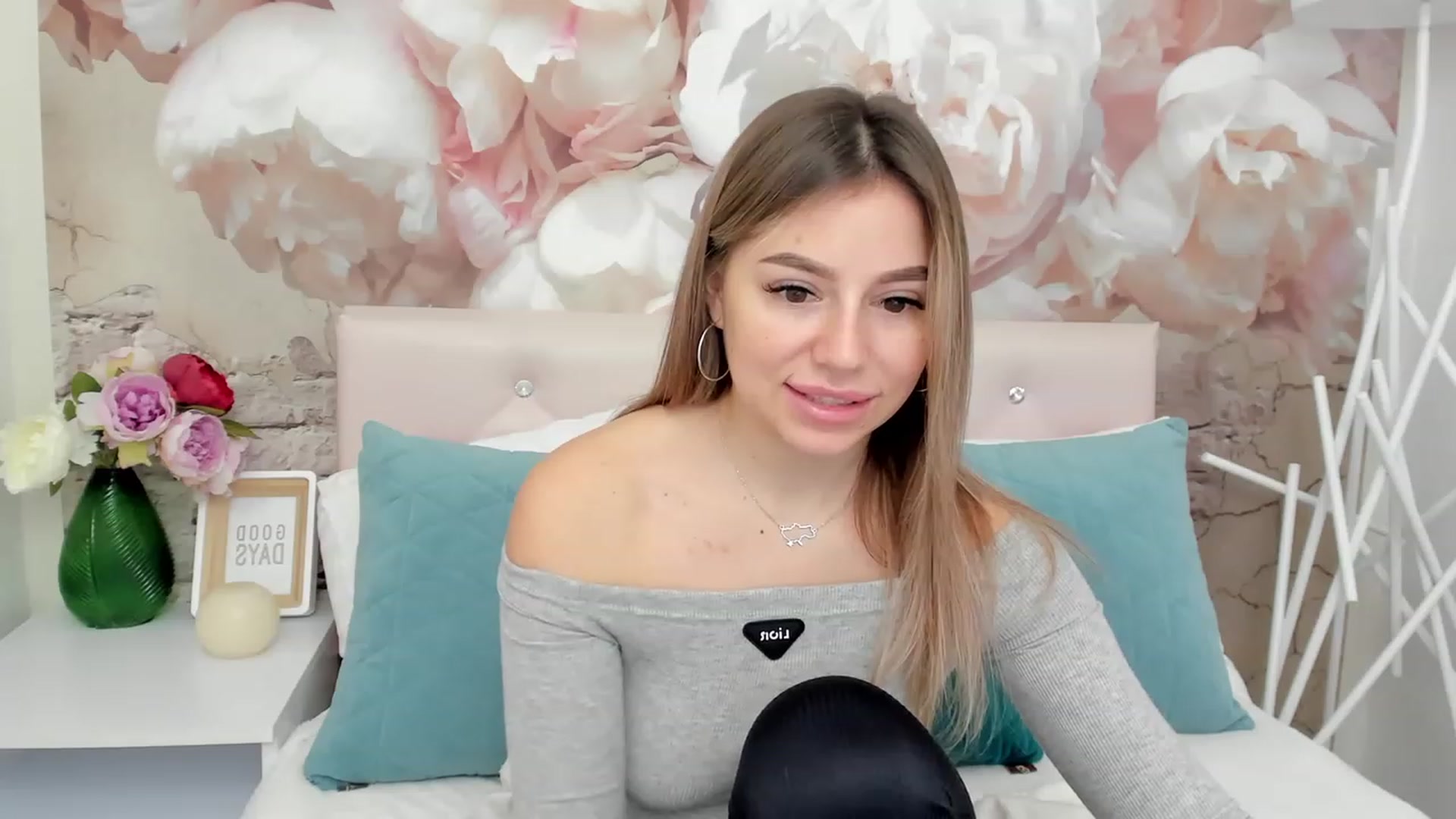 Gallery image thumbnail from SofiBloom's myfreecams stream on, 01/20/2023, 12:04 image 15 of 20