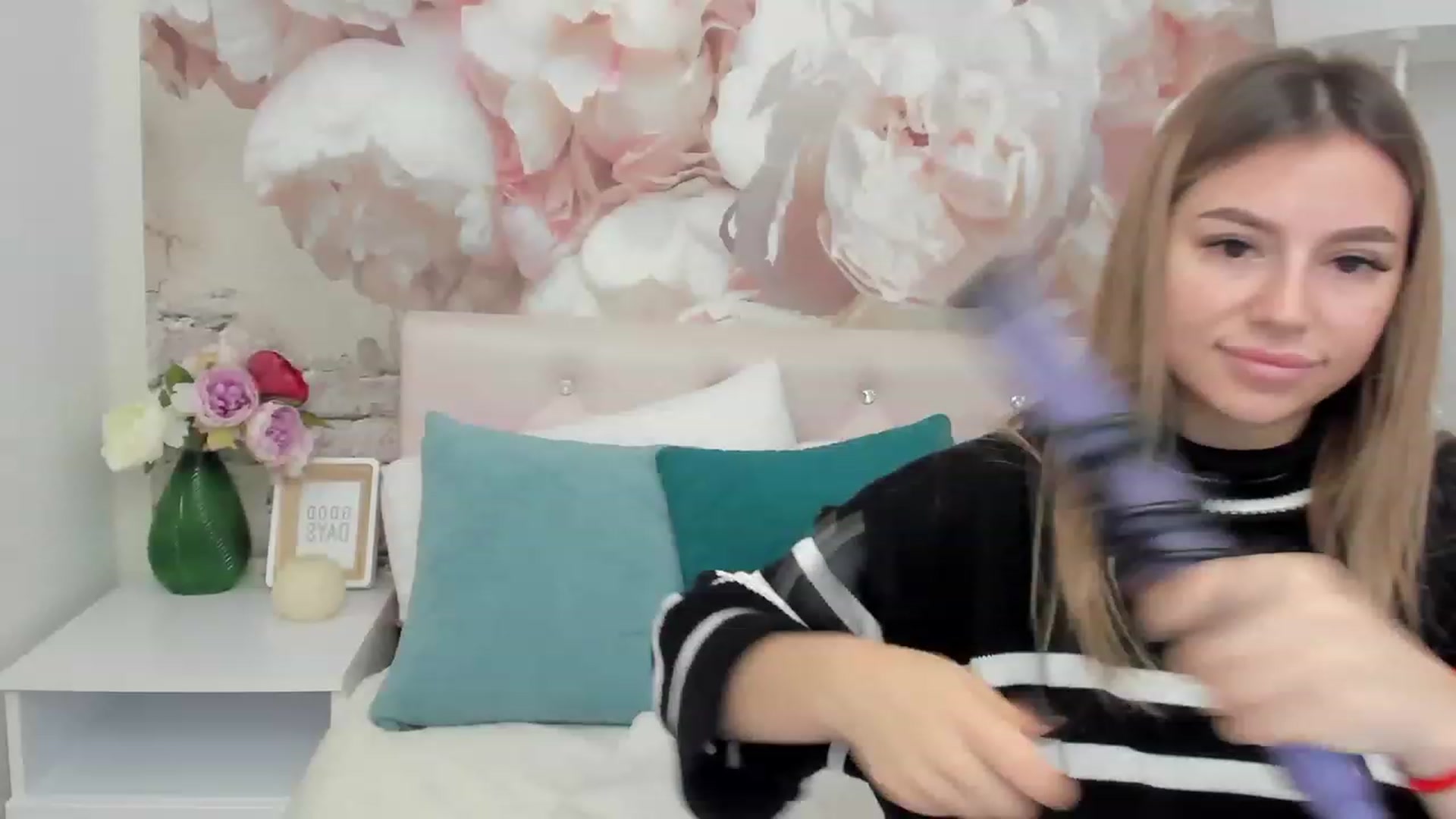 Gallery image thumbnail from SofiBloom's myfreecams stream on, 01/20/2023, 12:58 image 10 of 20