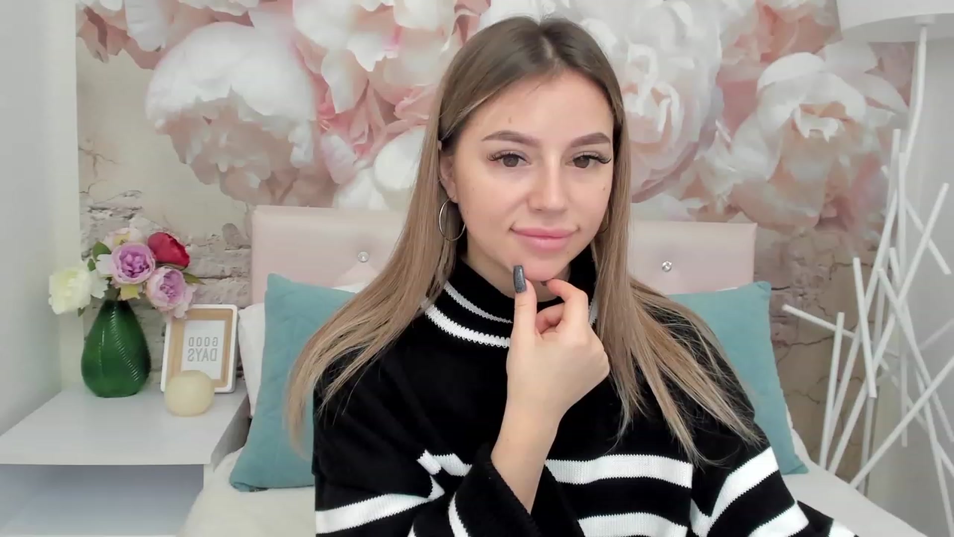 Gallery image thumbnail from SofiBloom's myfreecams stream on, 01/20/2023, 12:58 image 12 of 20
