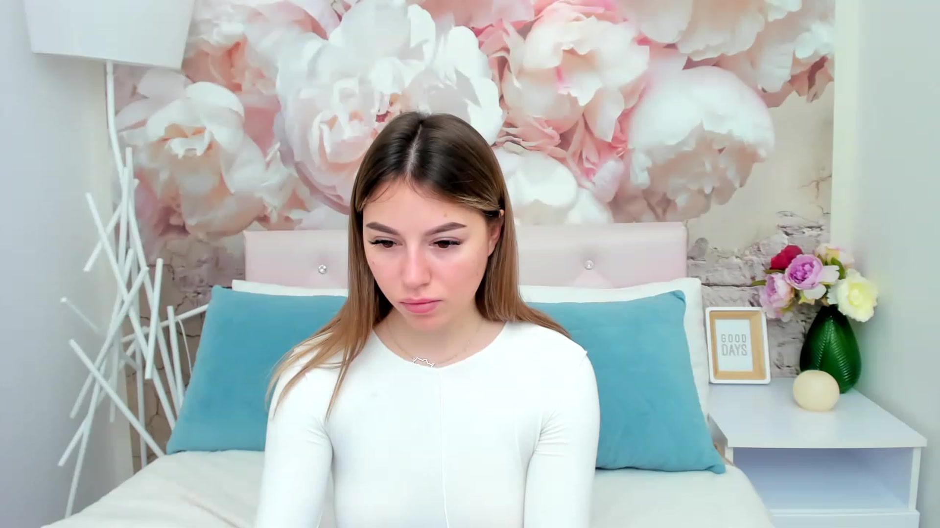 Gallery image thumbnail from SofiBloom's myfreecams stream on, 02/02/2023, 10:34 image 12 of 20