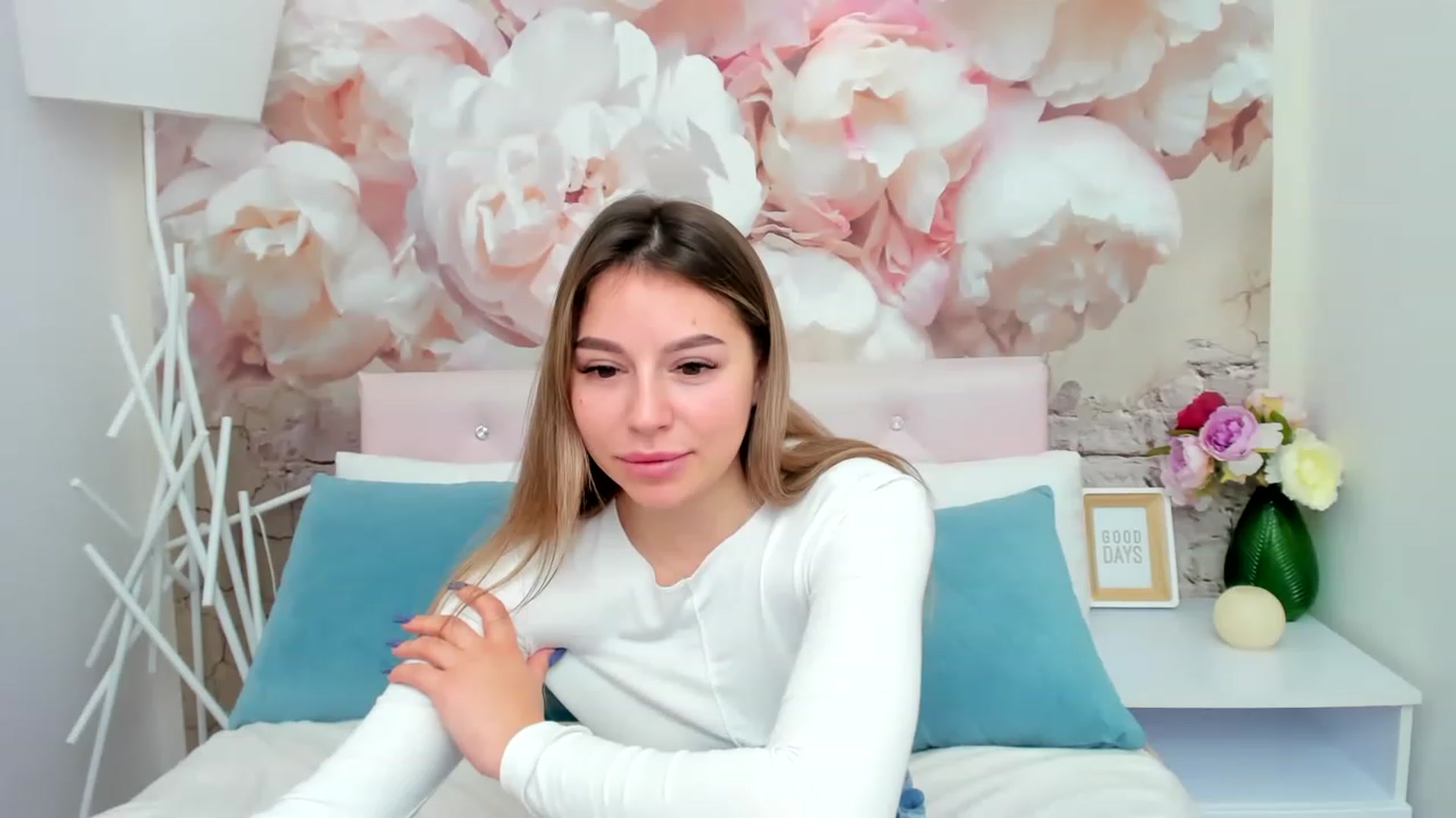Gallery image thumbnail from SofiBloom's myfreecams stream on, 02/02/2023, 12:21 image 17 of 20