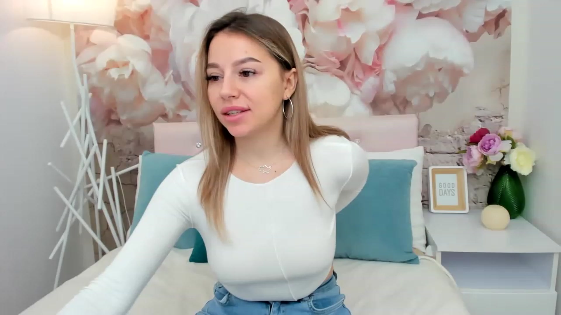 Gallery image thumbnail from SofiBloom's myfreecams stream on, 02/03/2023, 08:44 image 3 of 20