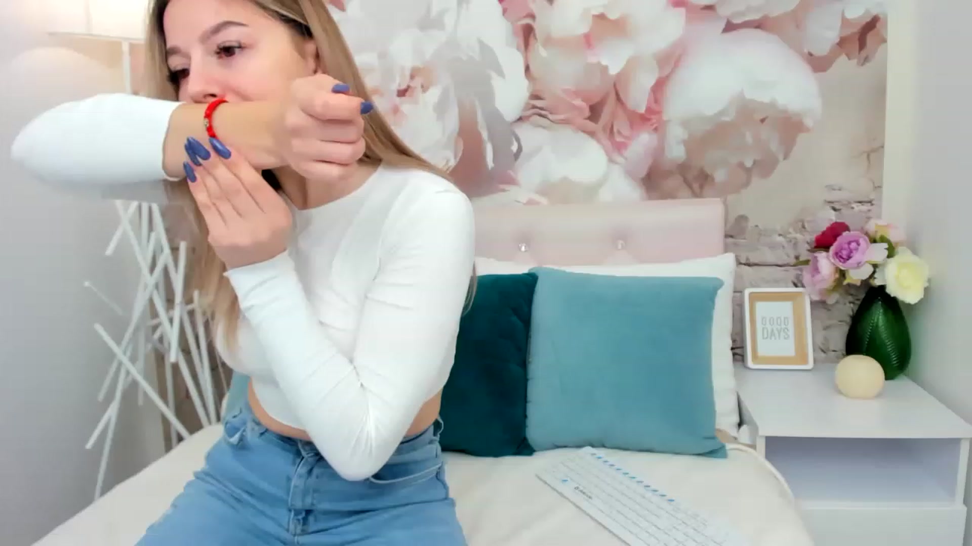 Gallery image thumbnail from SofiBloom's myfreecams stream on, 02/03/2023, 08:44 image 5 of 20