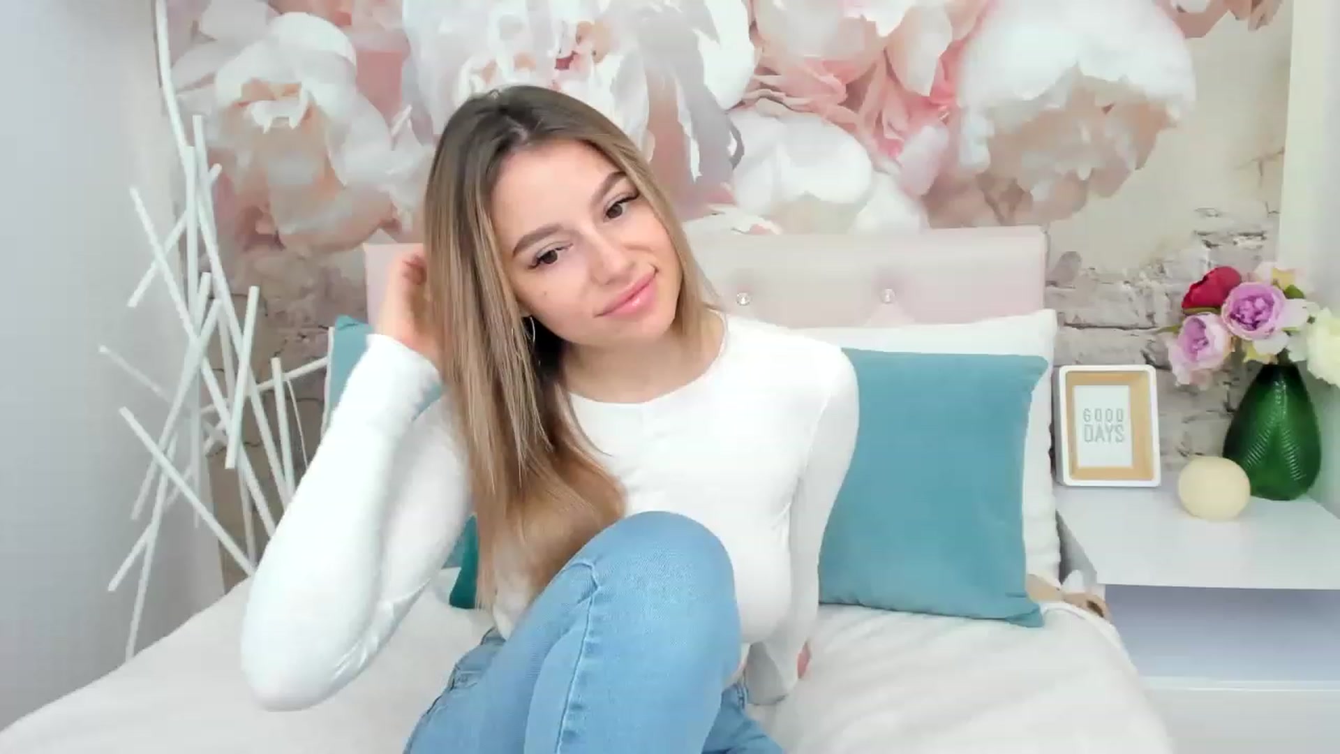 Gallery image thumbnail from SofiBloom's myfreecams stream on, 02/03/2023, 11:18 image 13 of 20