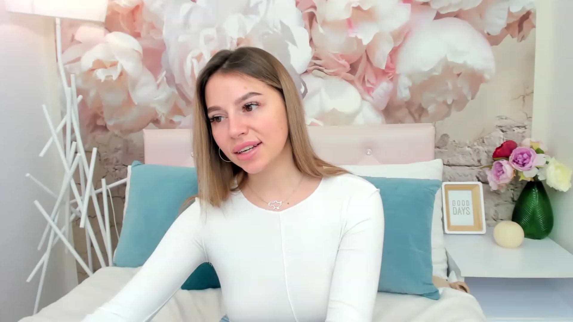 Gallery image thumbnail from SofiBloom's myfreecams stream on, 02/03/2023, 12:53 image 10 of 20