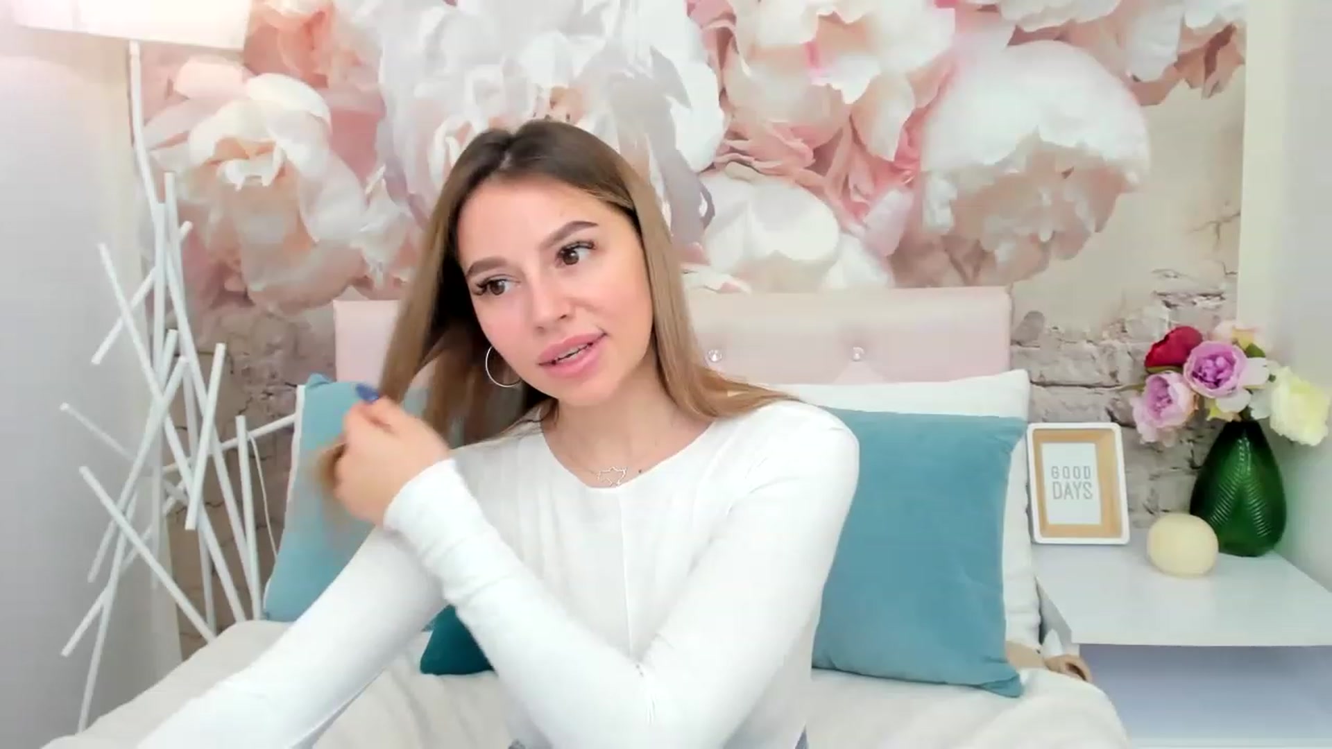 Gallery image thumbnail from SofiBloom's myfreecams stream on, 02/03/2023, 12:53 image 12 of 20