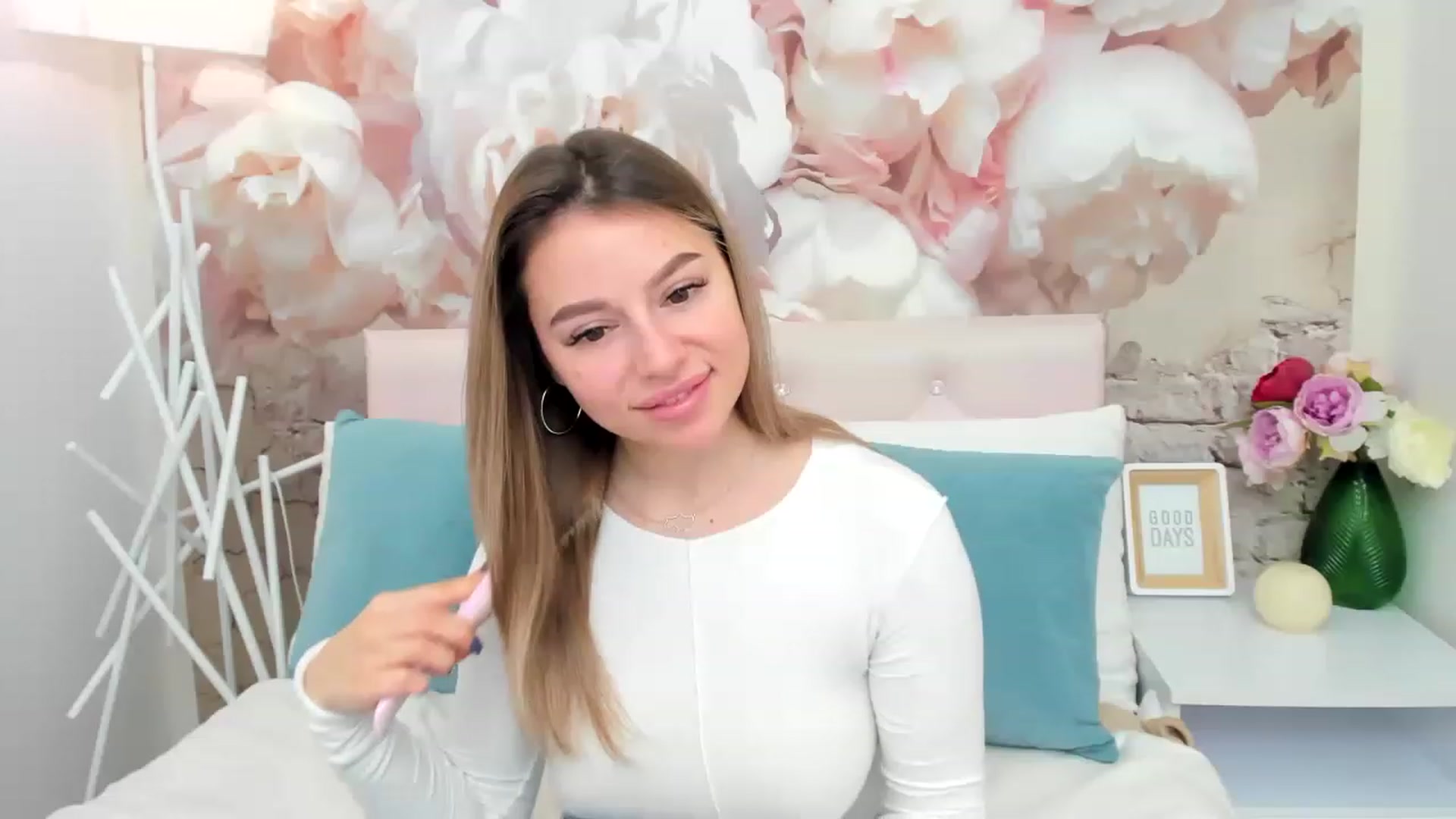 Gallery image thumbnail from SofiBloom's myfreecams stream on, 02/03/2023, 12:53 image 5 of 20