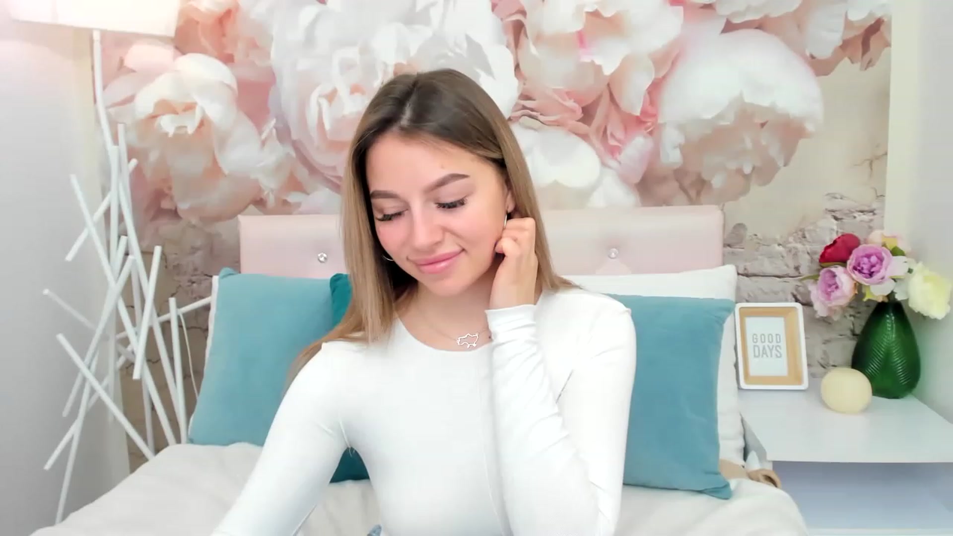 Gallery image thumbnail from SofiBloom's myfreecams stream on, 02/03/2023, 12:53 image 9 of 20