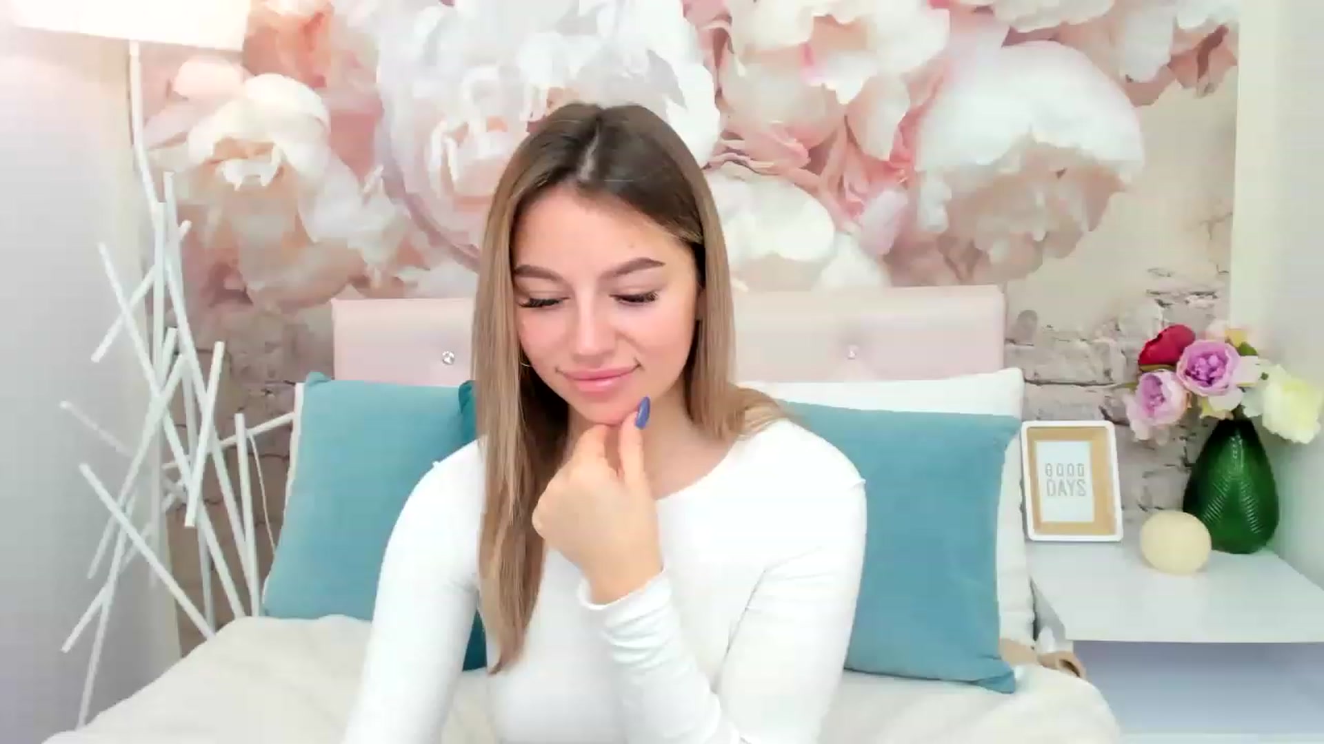 Gallery image thumbnail from SofiBloom's myfreecams stream on, 02/03/2023, 12:53 image 6 of 20