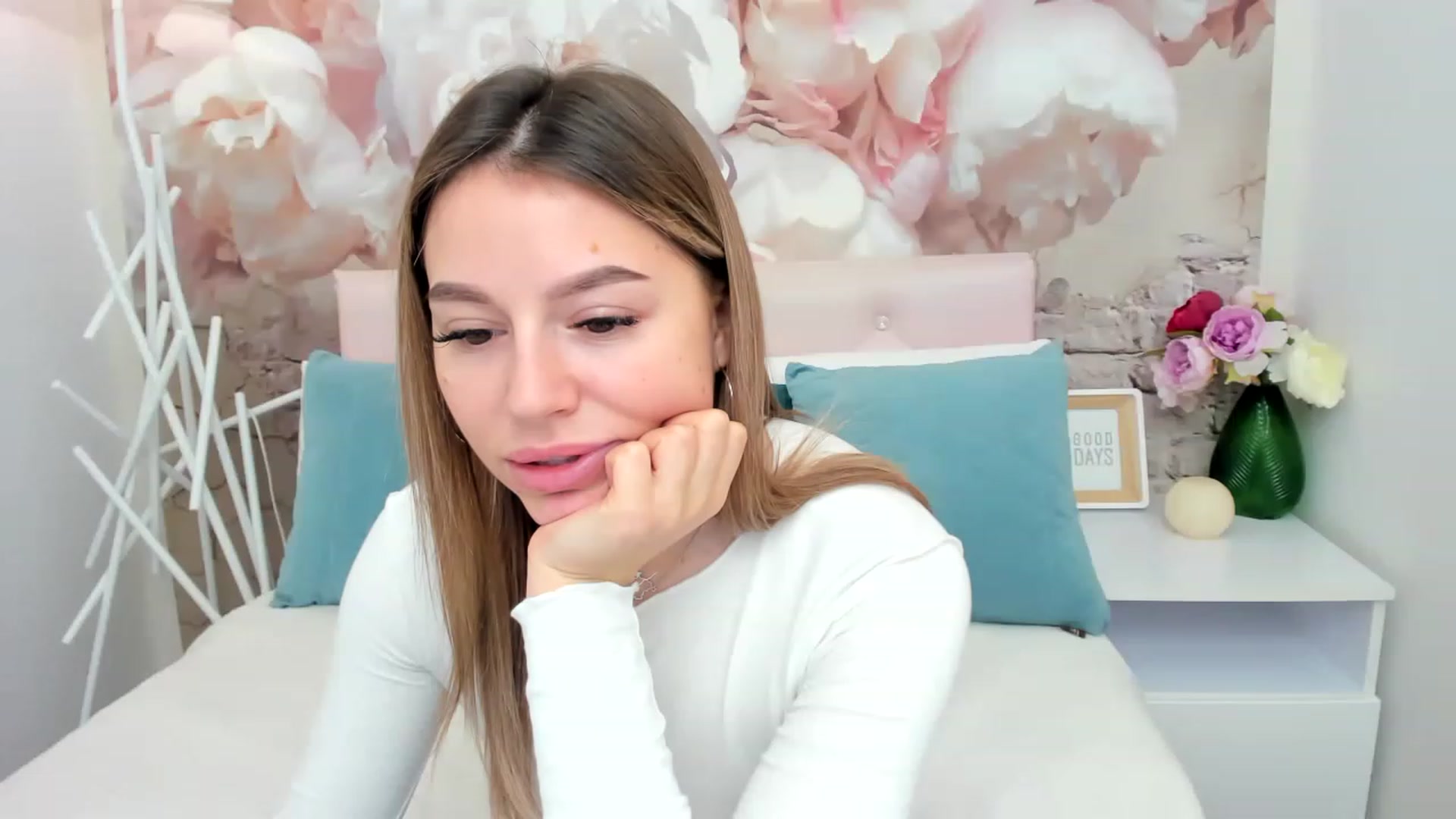 Gallery image thumbnail from SofiBloom's myfreecams stream on, 02/03/2023, 17:07 image 9 of 20