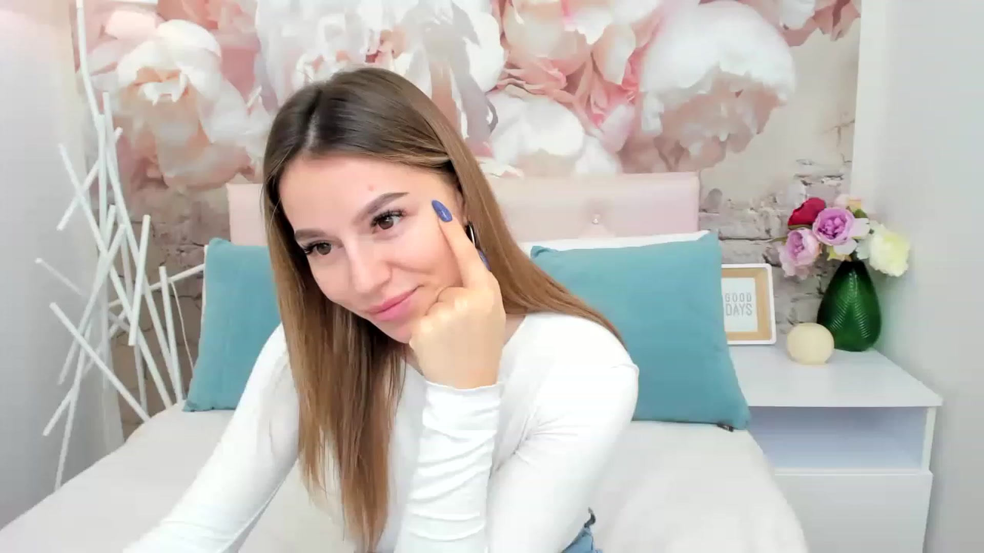 Gallery image thumbnail from SofiBloom's myfreecams stream on, 02/03/2023, 17:07 image 17 of 20