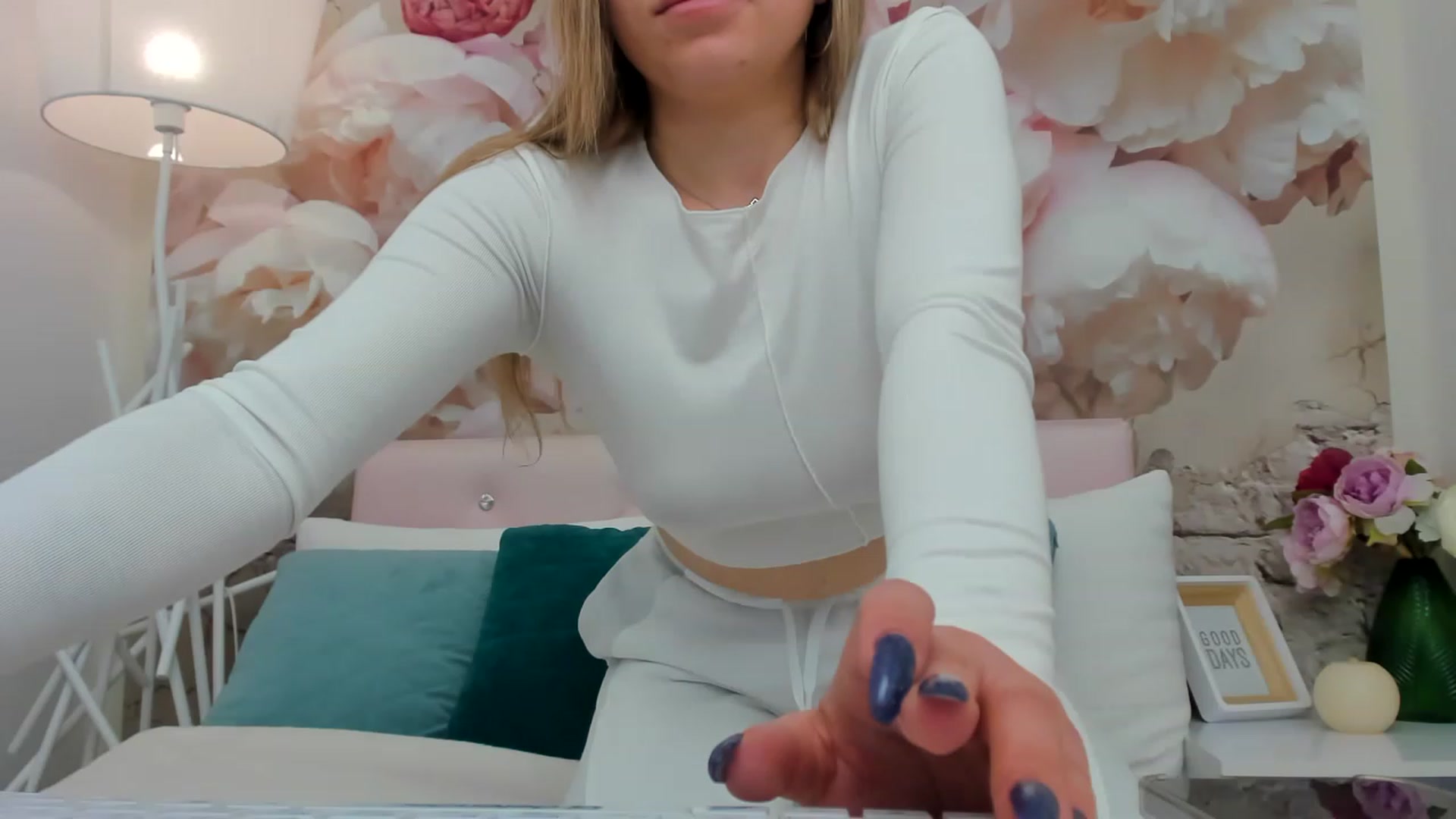 Gallery image thumbnail from SofiBloom's myfreecams stream on, 02/05/2023, 14:03 image 15 of 20