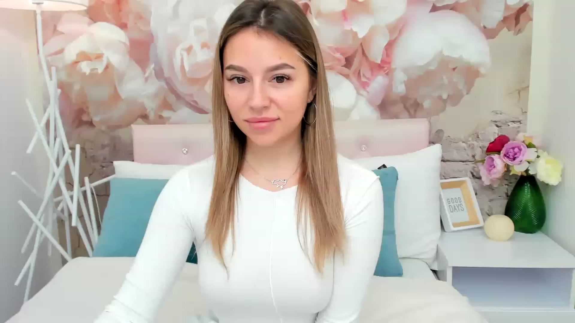 Gallery image thumbnail from SofiBloom's myfreecams stream on, 02/05/2023, 14:03 image 12 of 20