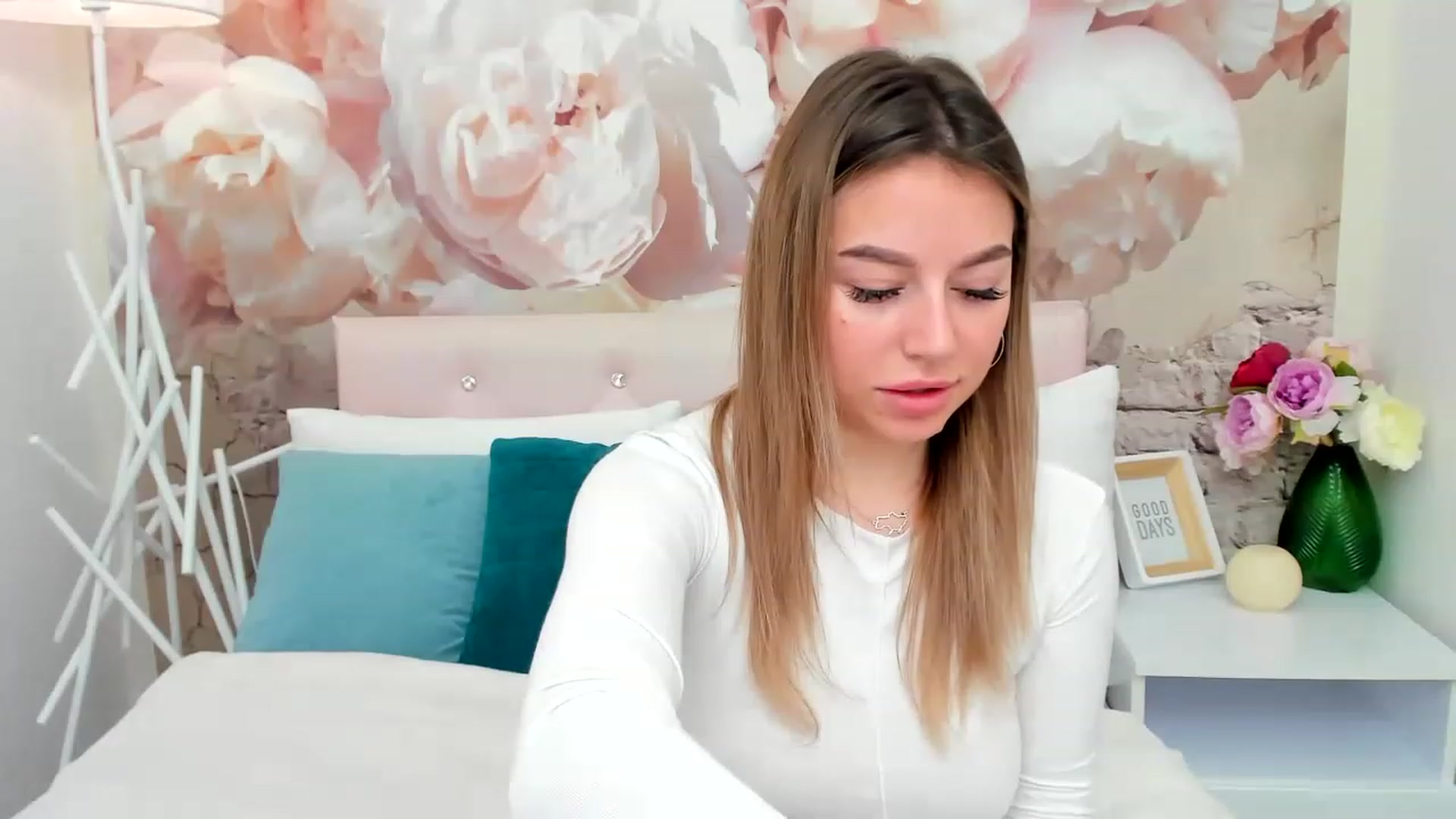 Gallery image thumbnail from SofiBloom's myfreecams stream on, 02/05/2023, 14:03 image 10 of 20