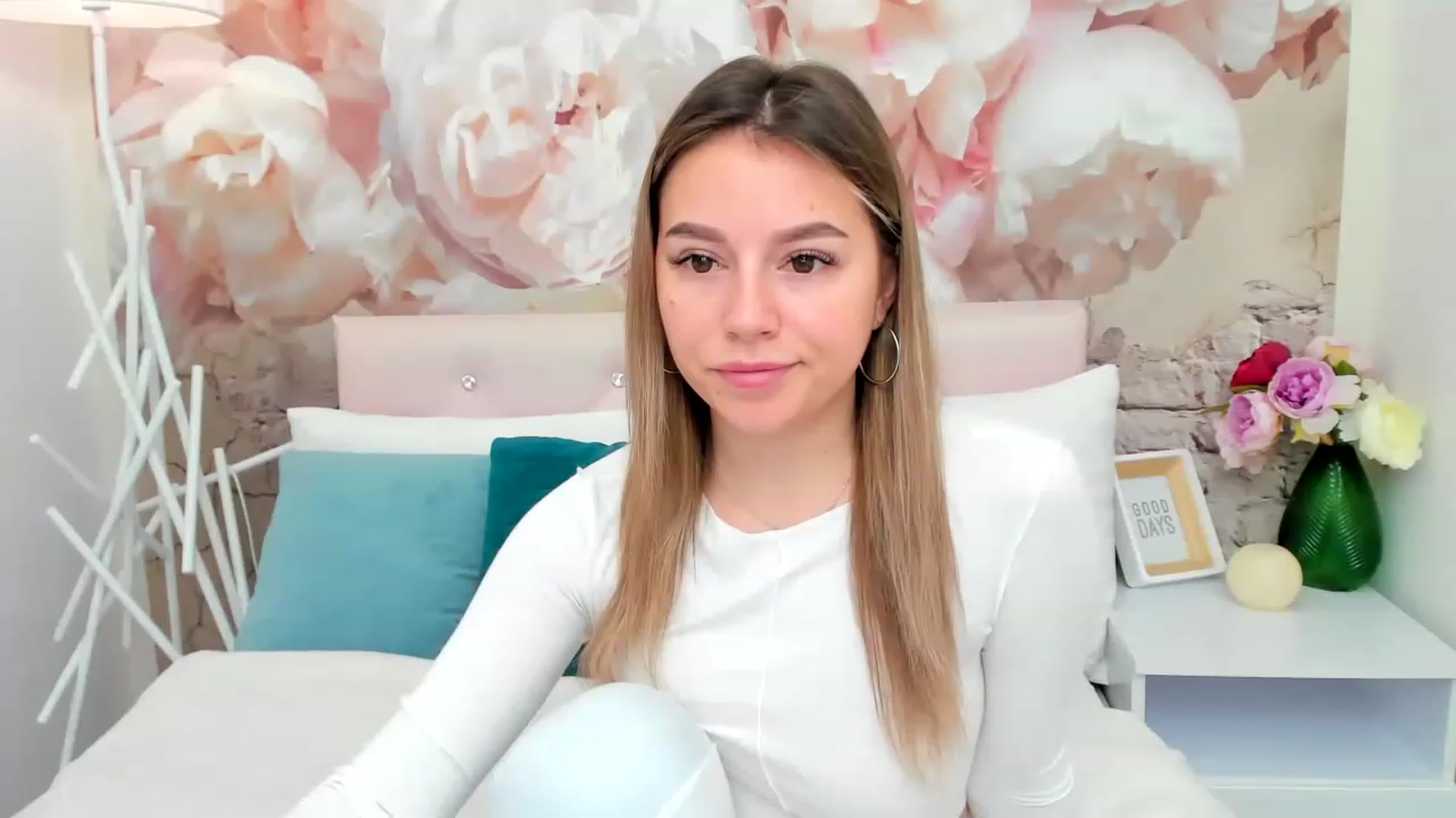 Gallery image thumbnail from SofiBloom's myfreecams stream on, 02/05/2023, 14:03 image 9 of 20