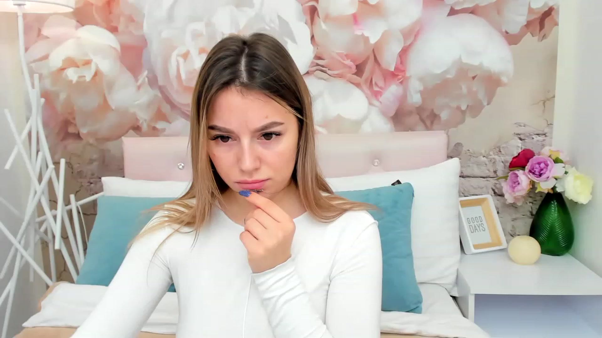 Gallery image thumbnail from SofiBloom's myfreecams stream on, 02/05/2023, 15:20 image 16 of 20