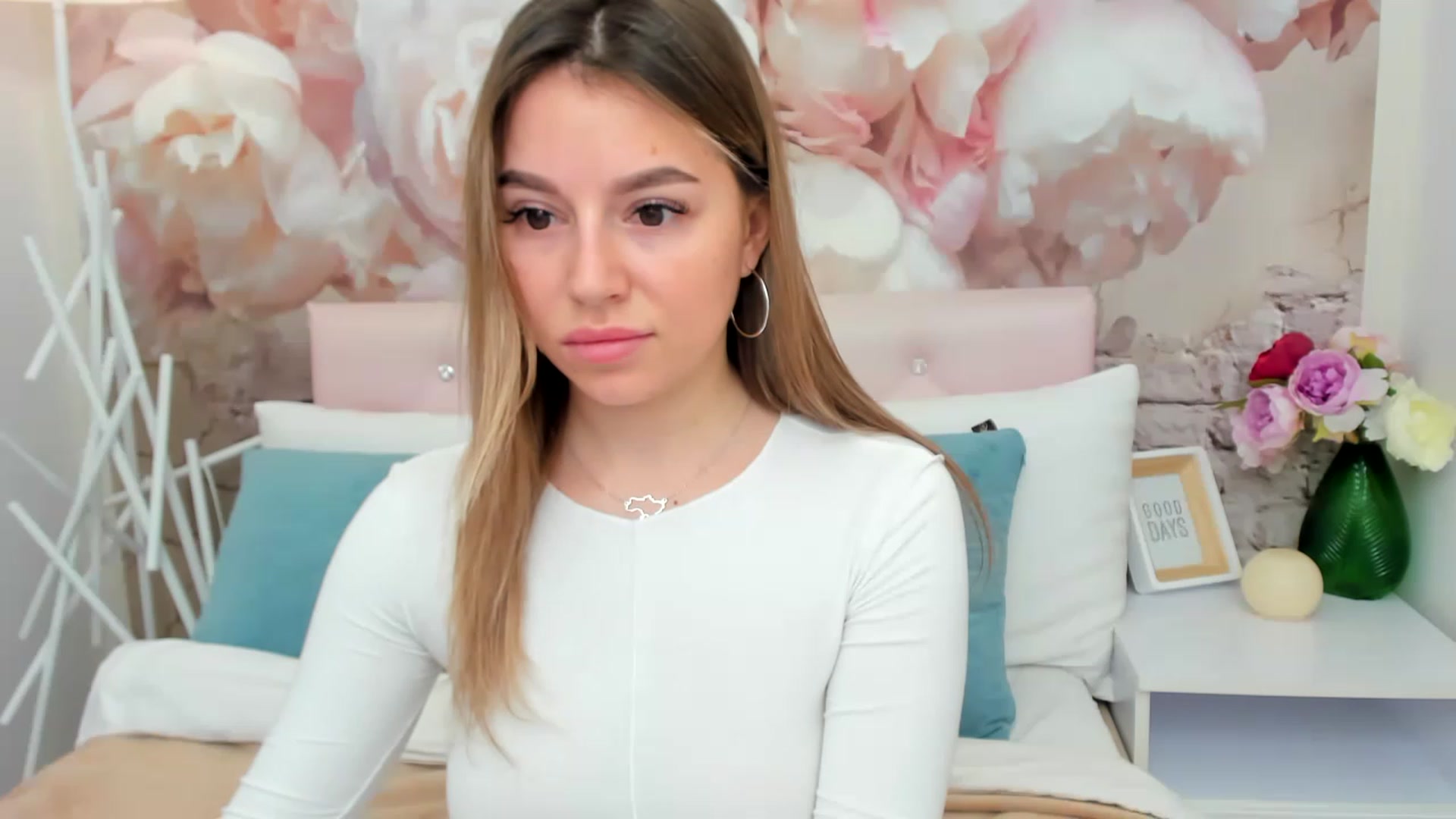 Gallery image thumbnail from SofiBloom's myfreecams stream on, 02/05/2023, 17:25 image 16 of 20