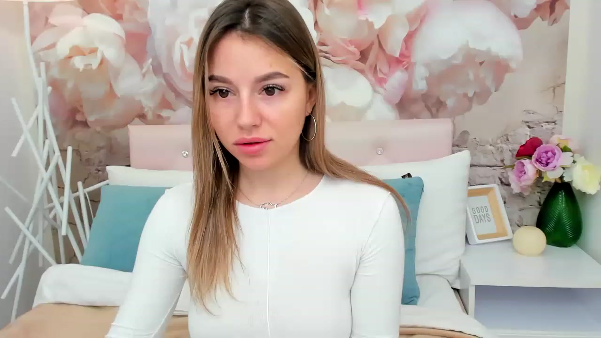 Gallery image thumbnail from SofiBloom's myfreecams stream on, 02/05/2023, 17:25 image 18 of 20