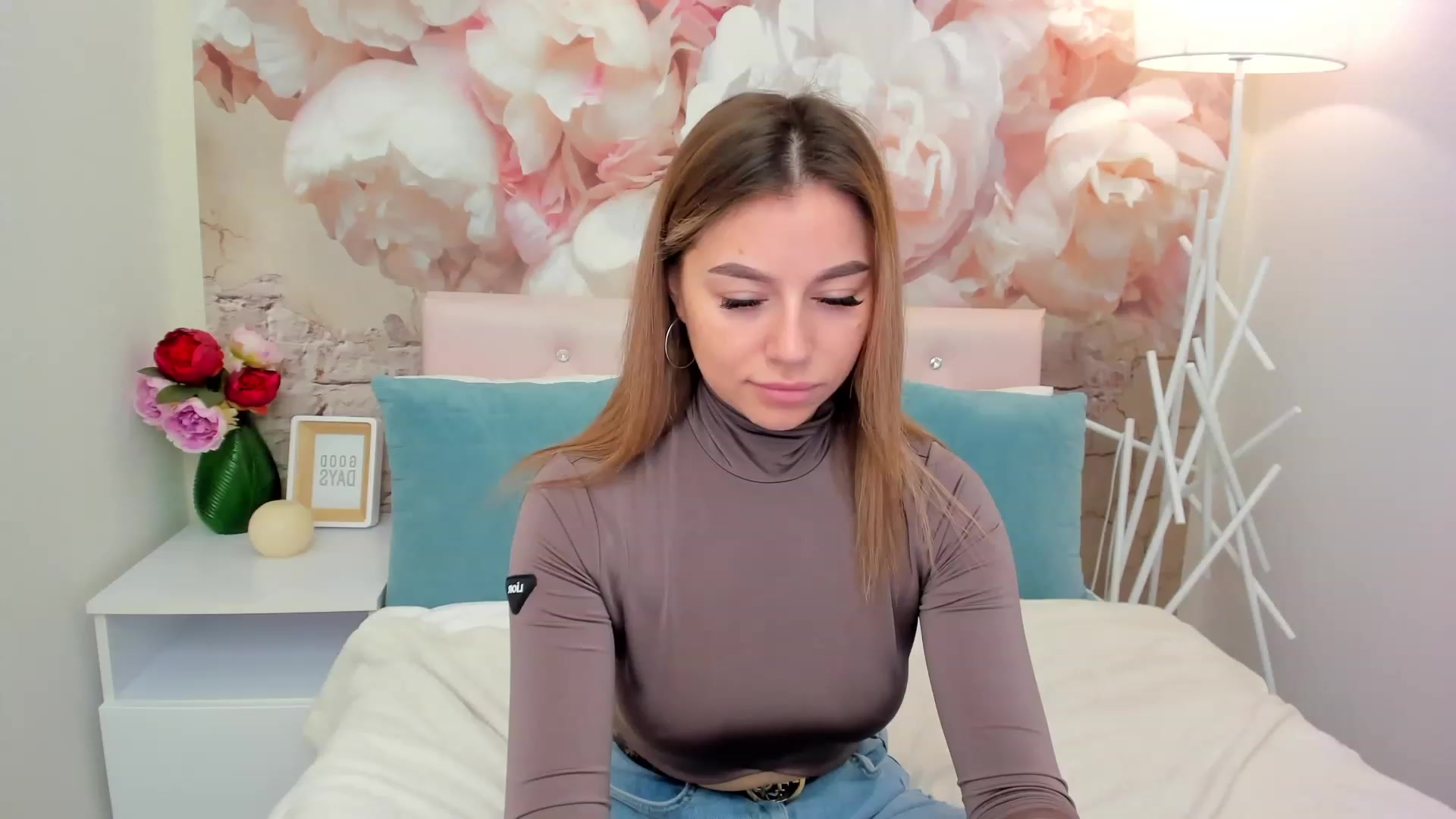 Gallery image thumbnail from SofiBloom's myfreecams stream on, 02/24/2023, 07:23 image 6 of 20
