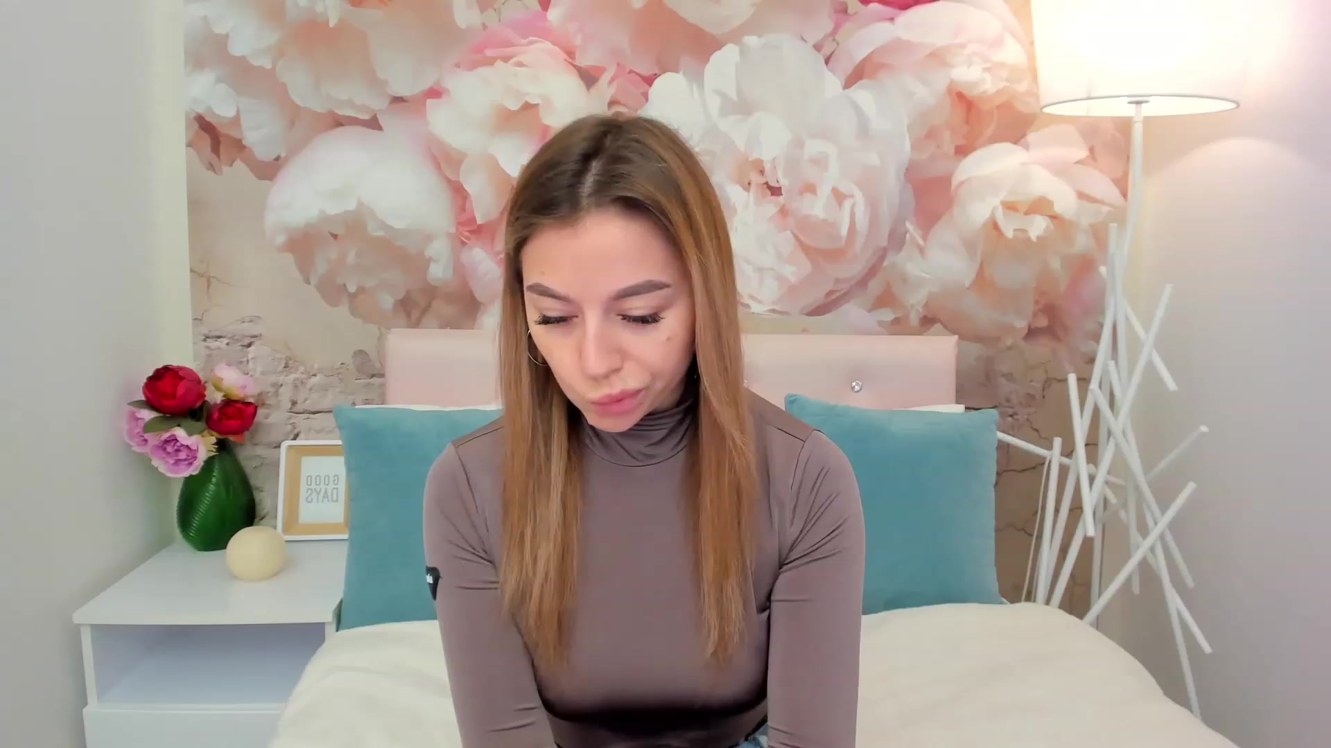Gallery image thumbnail from SofiBloom's myfreecams stream on, 02/24/2023, 08:23 image 7 of 20