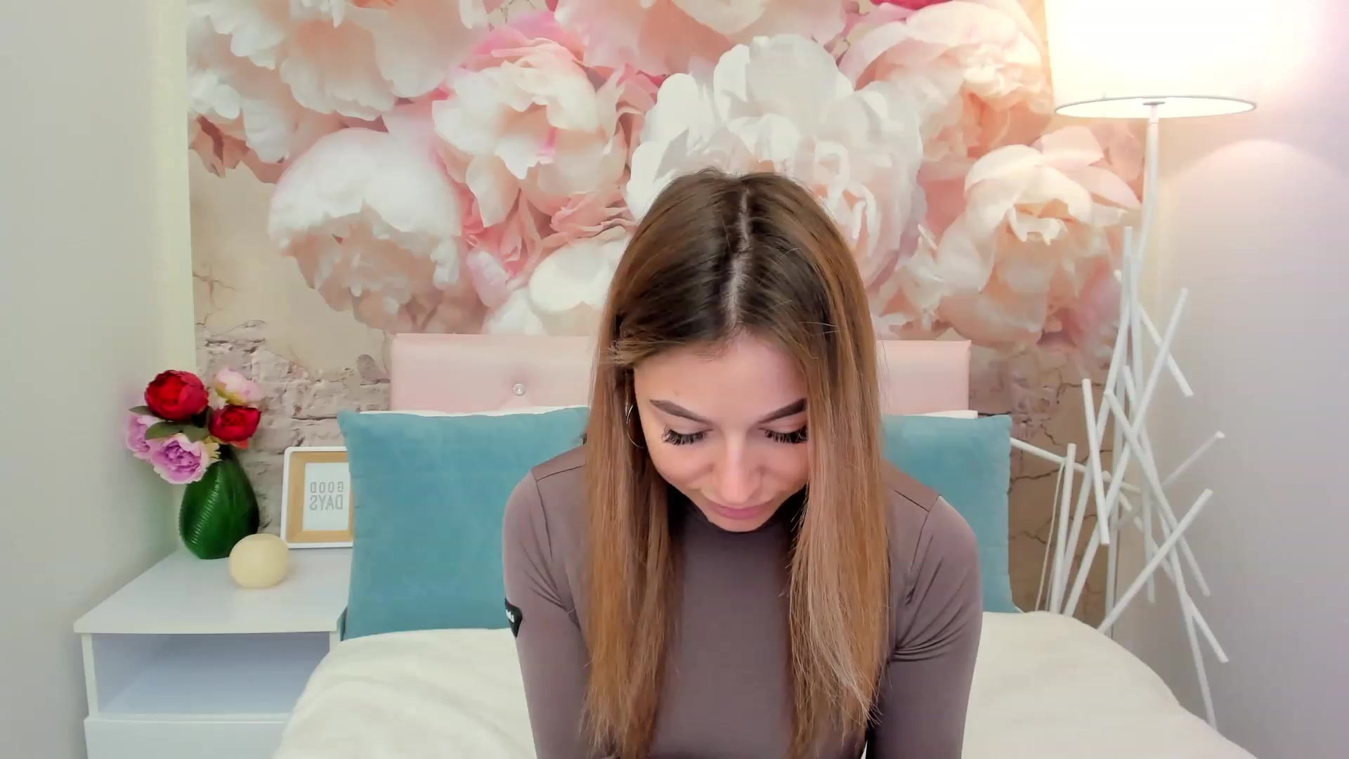 Gallery image thumbnail from SofiBloom's myfreecams stream on, 02/24/2023, 08:23 image 15 of 20