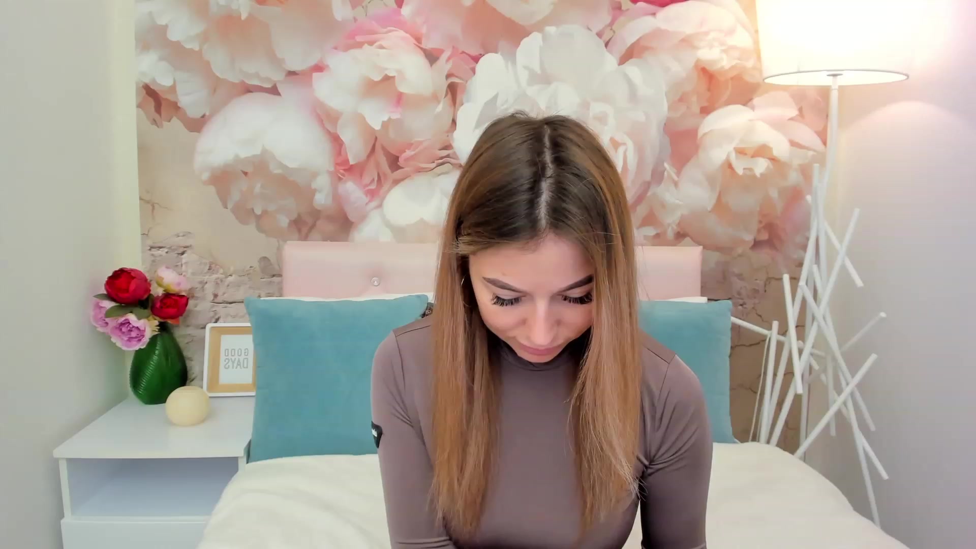 Gallery image thumbnail from SofiBloom's myfreecams stream on, 02/24/2023, 08:23 image 16 of 20