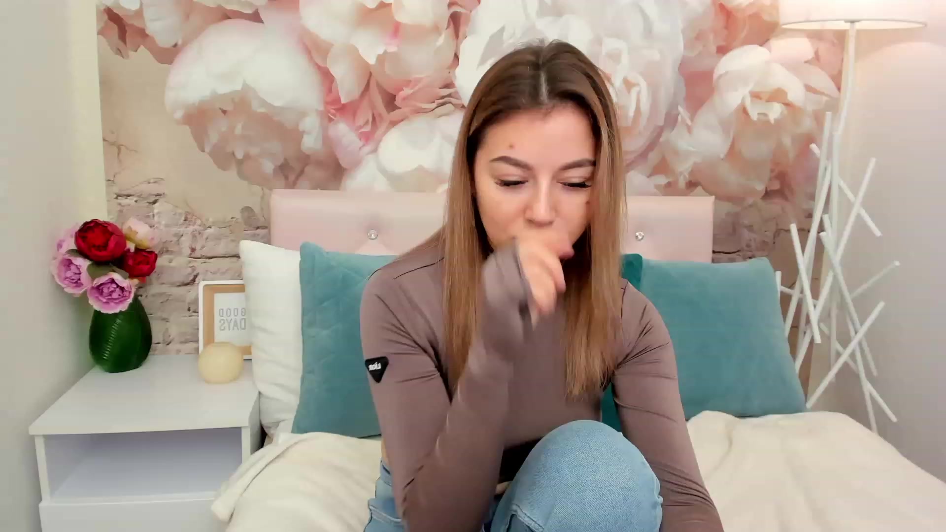 Gallery image thumbnail from SofiBloom's myfreecams stream on, 02/28/2023, 09:42 image 15 of 20