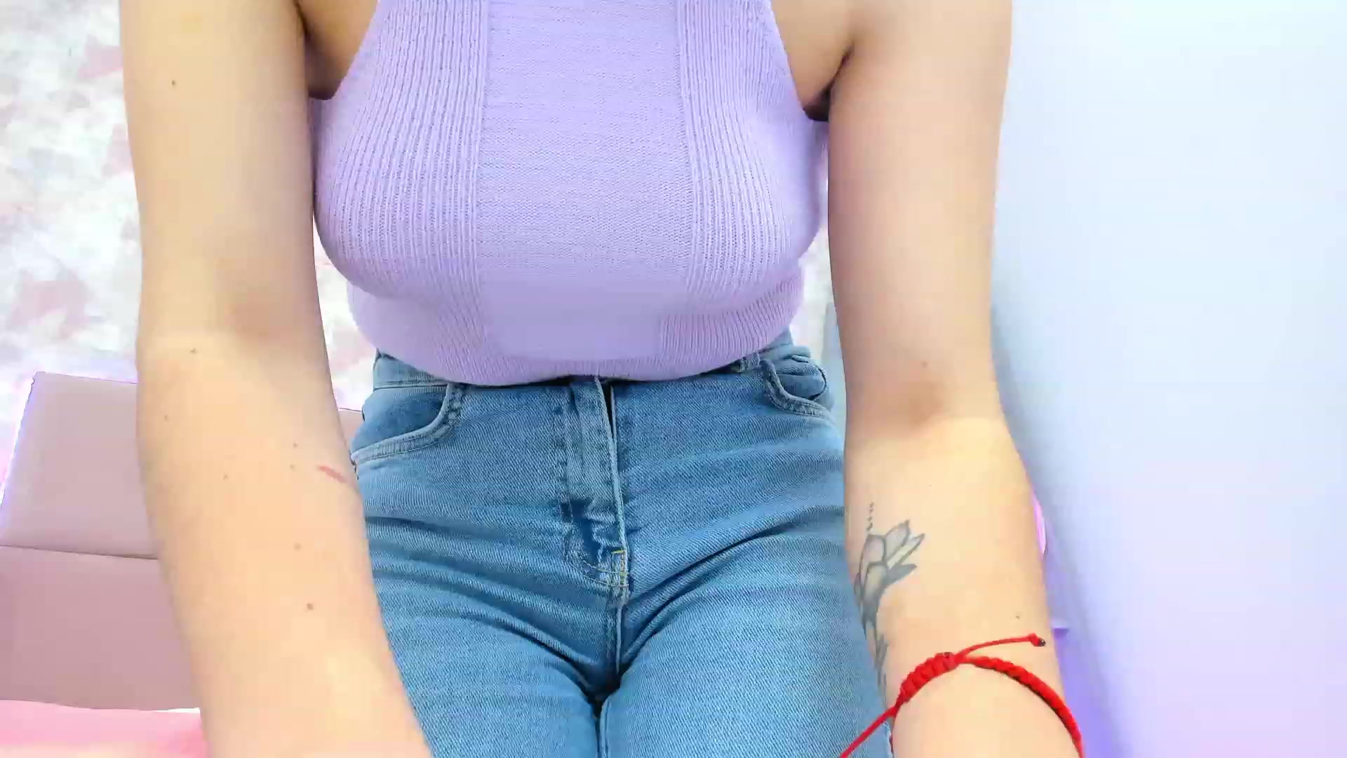 Gallery image thumbnail from SofiBloom's myfreecams stream on, 03/01/2023, 13:00 image 9 of 20