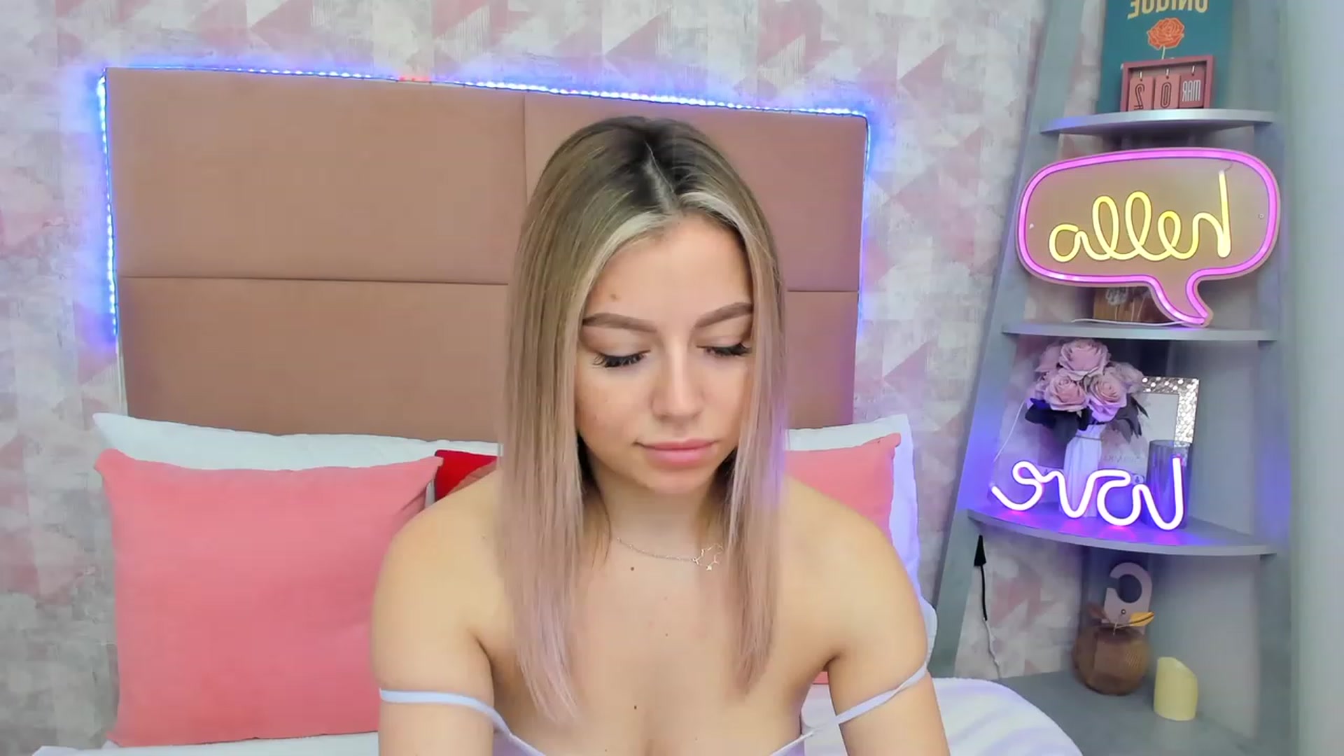Gallery image thumbnail from SofiBloom's myfreecams stream on, 03/03/2023, 09:14 image 3 of 20