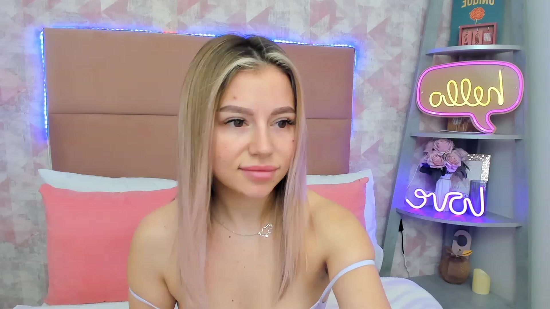 Gallery image thumbnail from SofiBloom's myfreecams stream on, 03/03/2023, 09:14 image 7 of 20