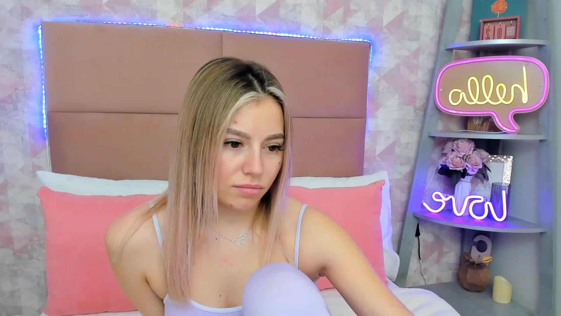 Gallery image thumbnail from SofiBloom's myfreecams stream on, 03/03/2023, 11:23 image 13 of 20