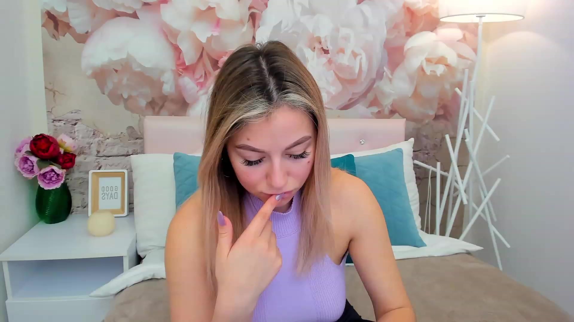 Gallery image thumbnail from SofiBloom's myfreecams stream on, 03/04/2023, 11:12 image 15 of 20