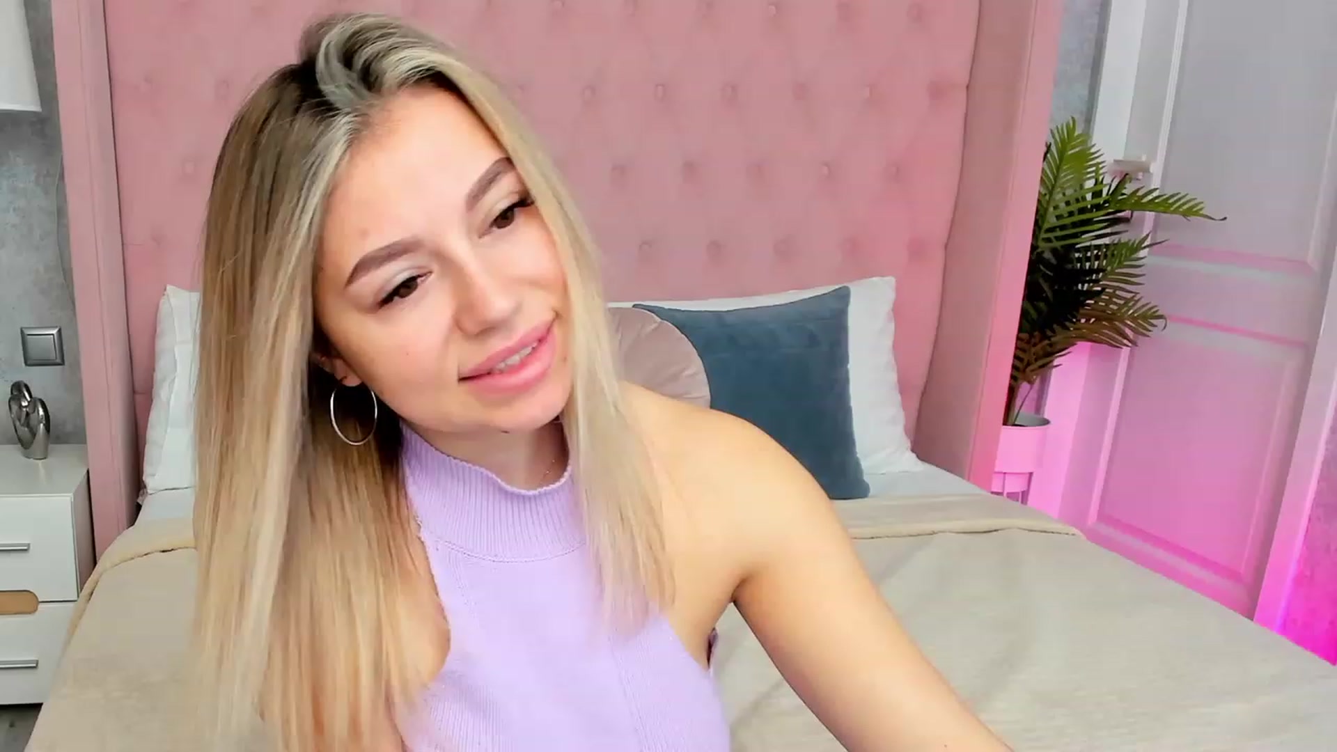 Gallery image thumbnail from SofiBloom's myfreecams stream on, 03/07/2023, 06:54 image 11 of 20