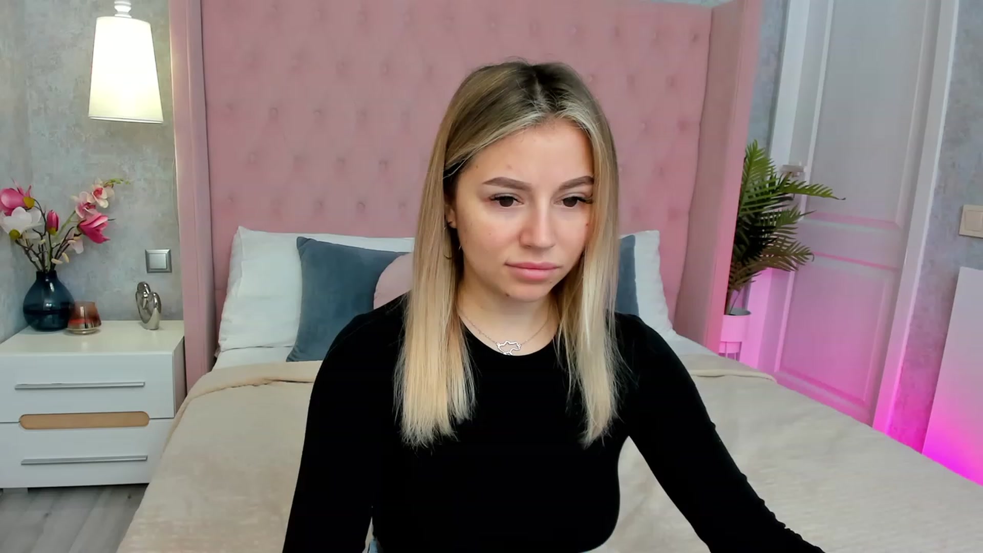 Gallery image thumbnail from SofiBloom's myfreecams stream on, 03/07/2023, 09:58 image 4 of 20