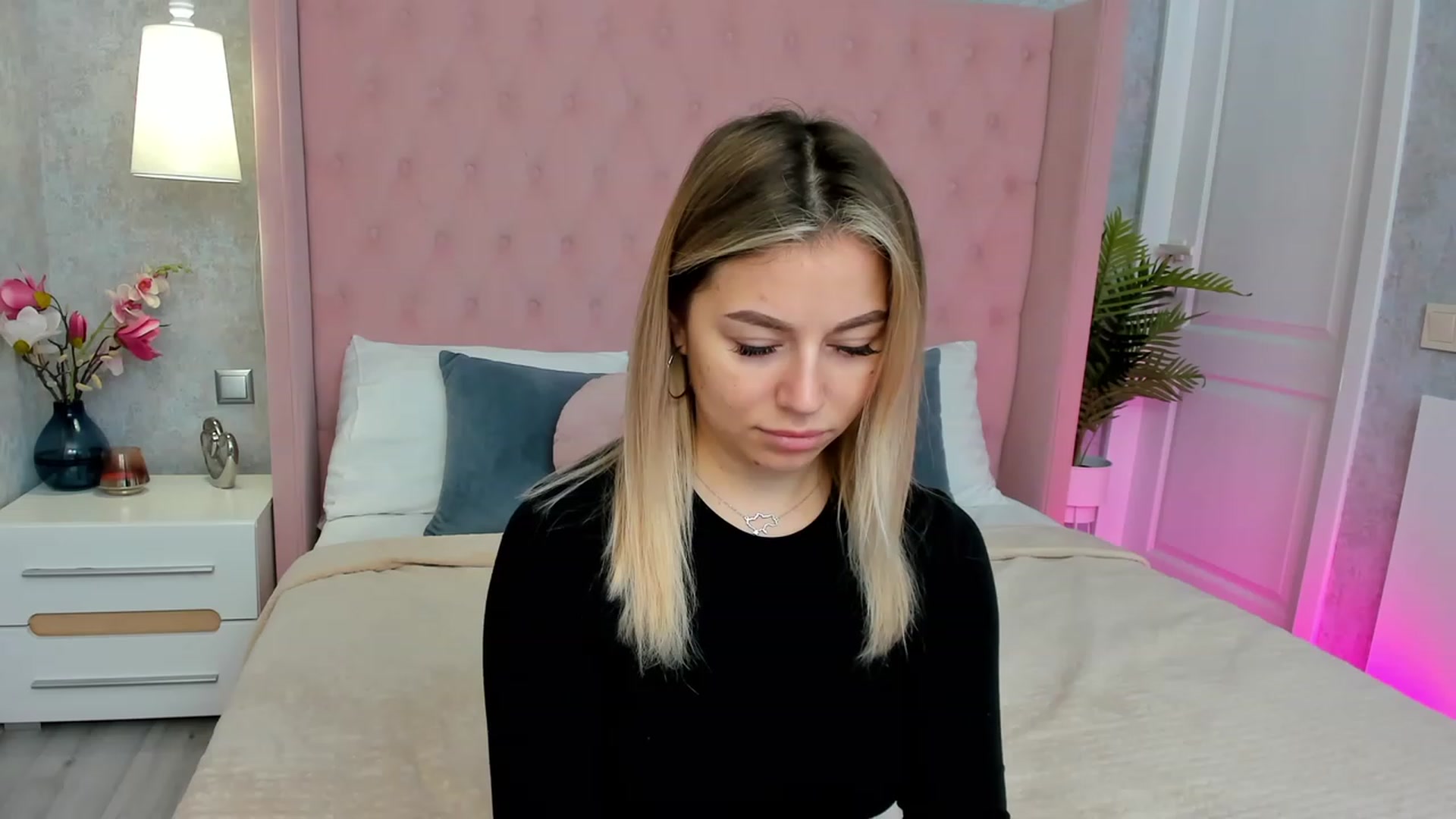 Gallery image thumbnail from SofiBloom's myfreecams stream on, 03/07/2023, 09:58 image 10 of 20