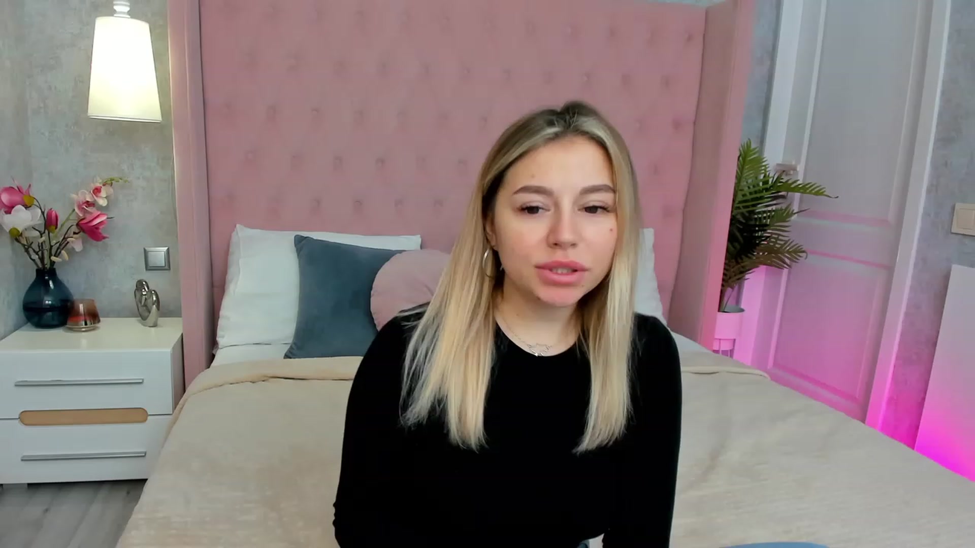 Gallery image thumbnail from SofiBloom's myfreecams stream on, 03/07/2023, 09:58 image 16 of 20