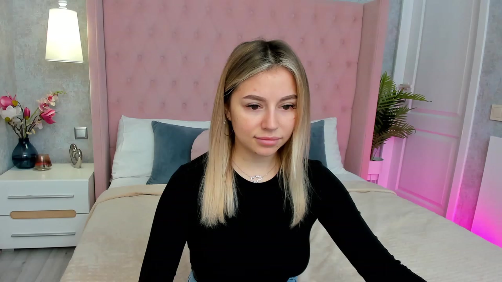 Gallery image thumbnail from SofiBloom's myfreecams stream on, 03/07/2023, 09:58 image 2 of 20