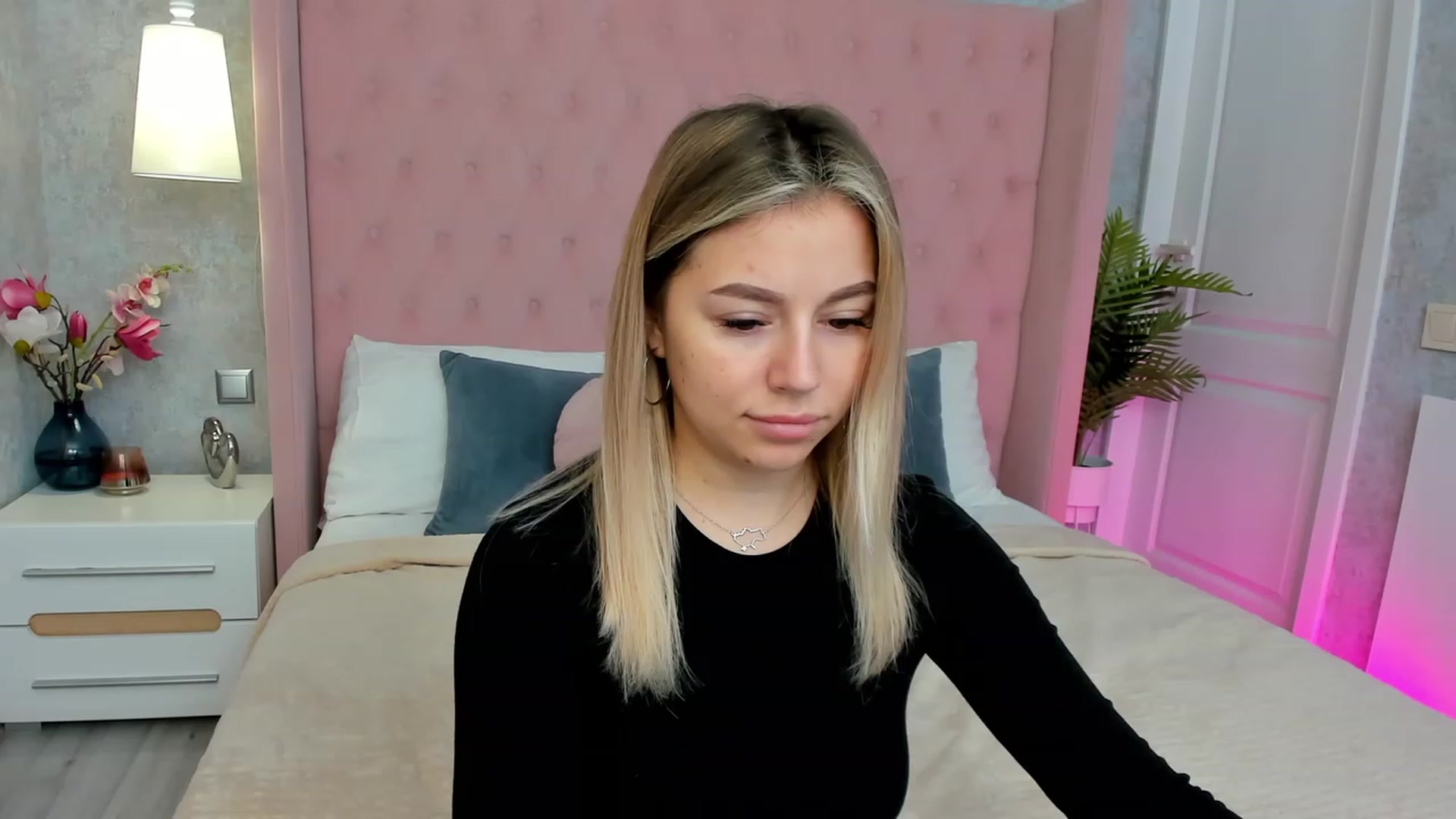 Gallery image thumbnail from SofiBloom's myfreecams stream on, 03/07/2023, 09:58 image 13 of 20