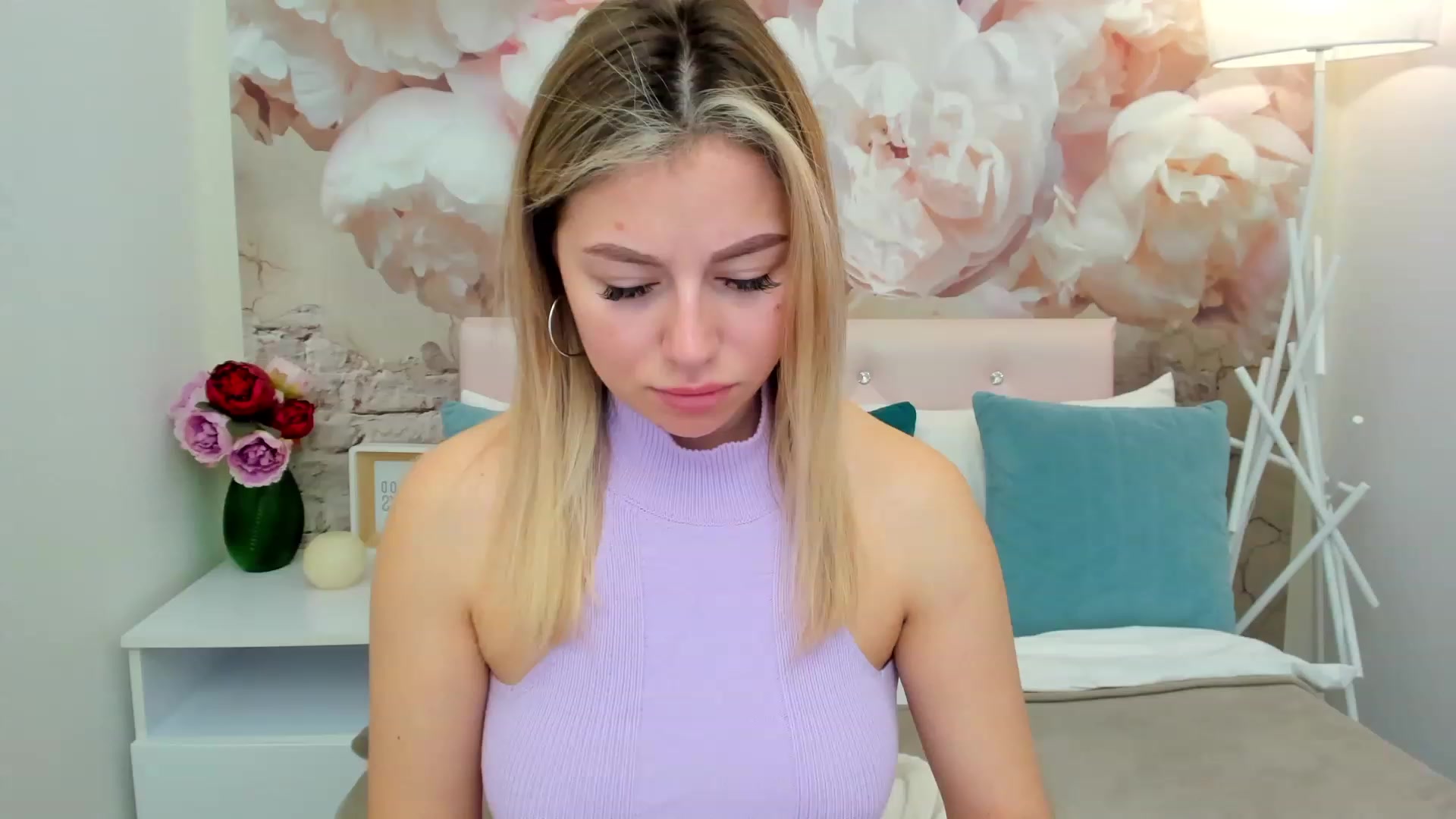 Gallery image thumbnail from SofiBloom's myfreecams stream on, 03/10/2023, 08:41 image 15 of 20