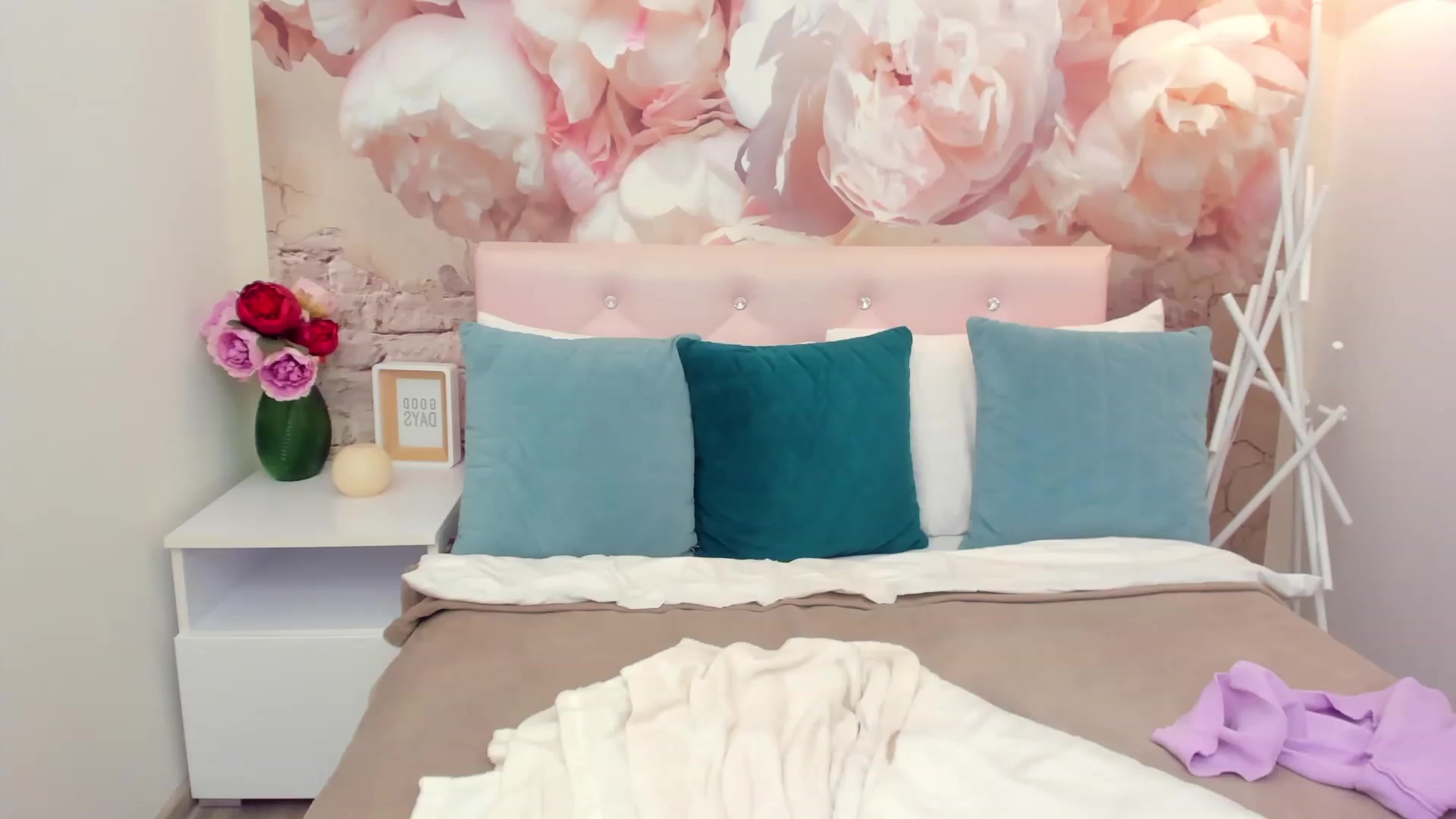 Gallery image thumbnail from SofiBloom's myfreecams stream on, 03/10/2023, 08:41 image 5 of 20