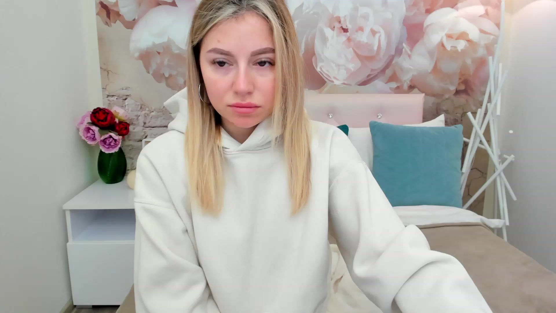Gallery image thumbnail from SofiBloom's myfreecams stream on, 03/10/2023, 08:41 image 3 of 20