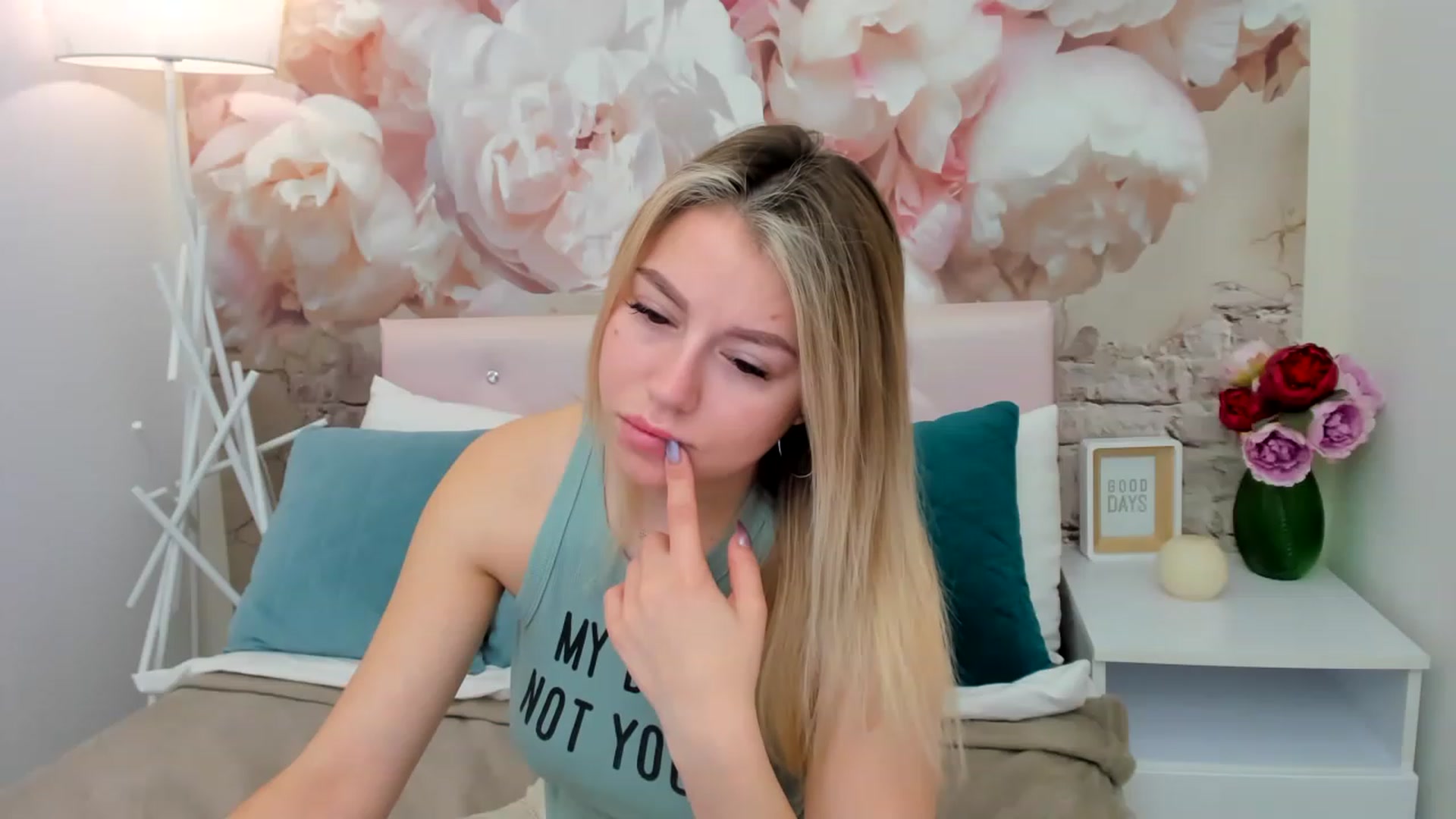Gallery image thumbnail from SofiBloom's myfreecams stream on, 03/10/2023, 12:10 image 8 of 20