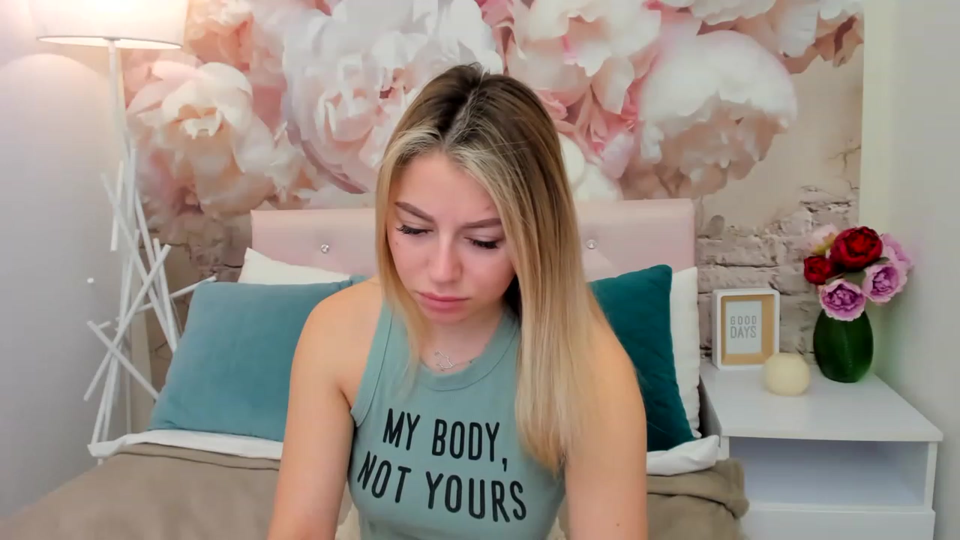 Gallery image thumbnail from SofiBloom's myfreecams stream on, 03/10/2023, 12:10 image 16 of 20