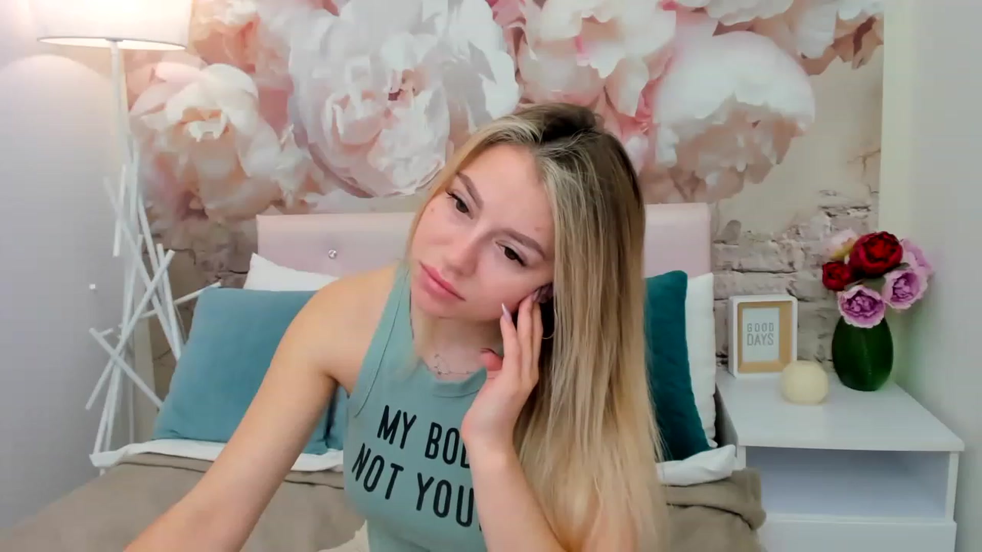 Gallery image thumbnail from SofiBloom's myfreecams stream on, 03/10/2023, 12:10 image 3 of 20